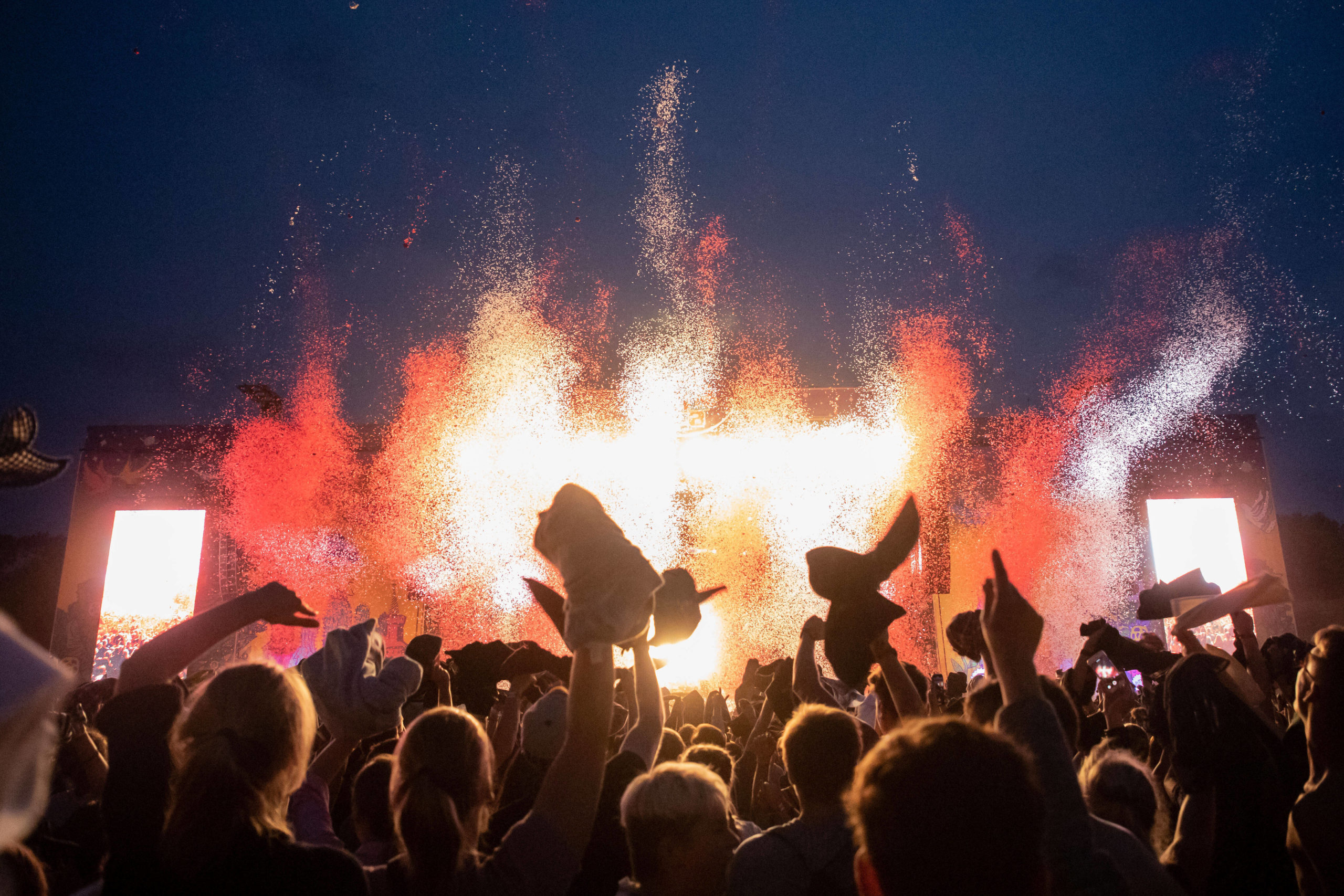 Lollapalooza Festival 2019 im Olympiastadion: Bis es so wieder aussieht bei Konzerten, dürfte es noch etwas dauern. Thundermother wollen vor nur wenigen Corona-Helden spielen. Foto: Imago/Pop-Eye