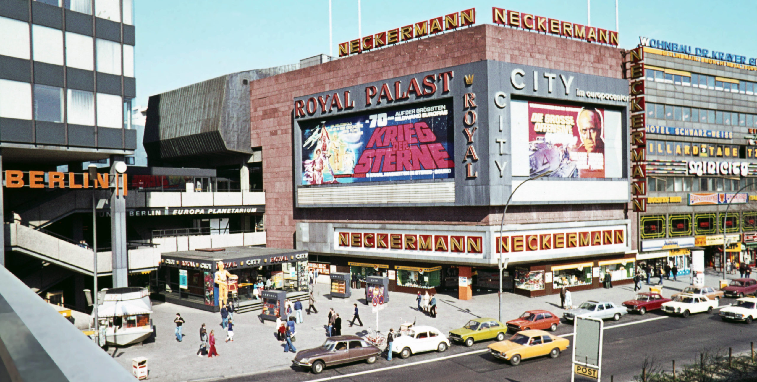 Royal Palast, erstes Kino mit gekrümmter Leinwand, späte 1970er-Jahre. Foto: Imago/Serienlicht