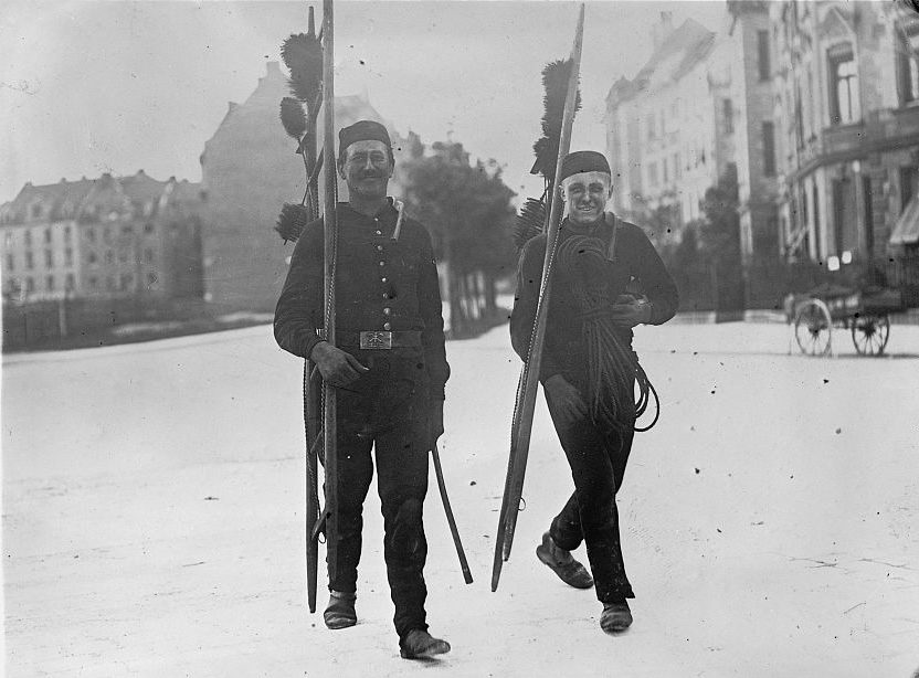 Die beiden Herren haben schon in den 1920er-Jahren Glück gebracht - zwei Berliner Schornsteinfeger. Foto: National Photo Company Collection (Library of Congress)