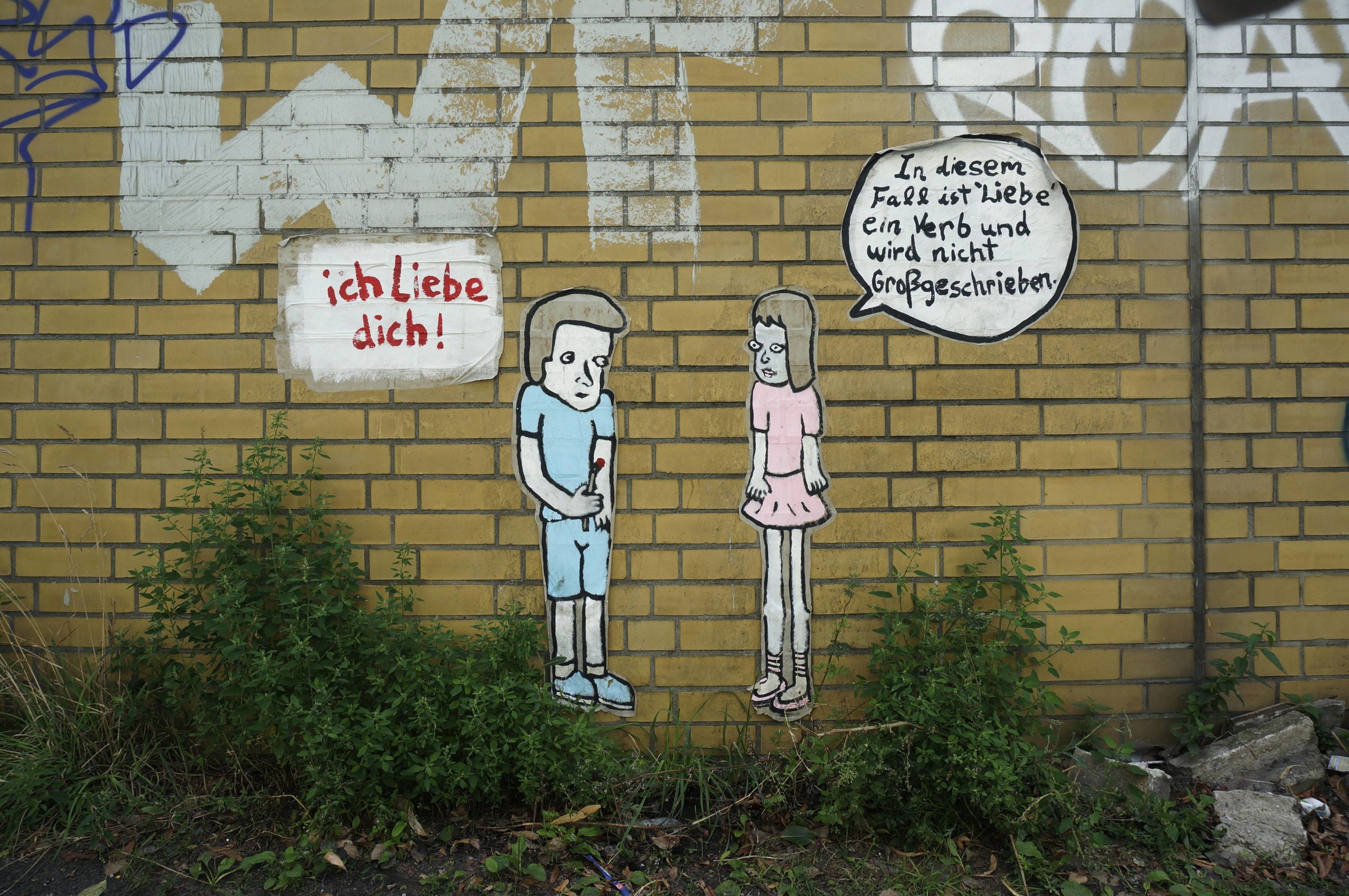 Ein nicht ganz romantischer Dialog, Street Art in der Saalestrasse in Neukölln. Foto: Imago/Steinach
