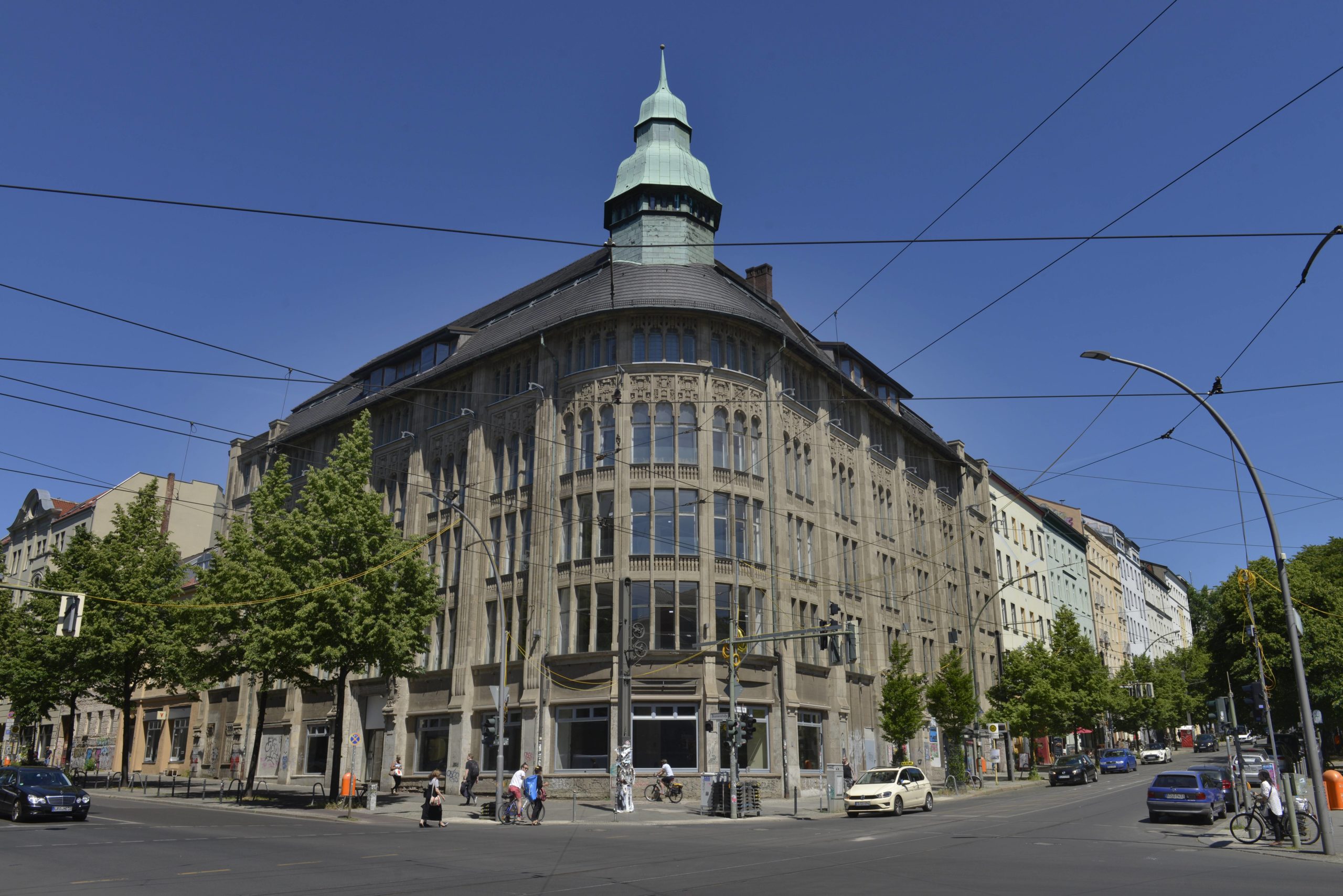 Vor allem an den oberen Fensterpartien zeigt sich der Jugendstil. Foto: Imago/Schöning