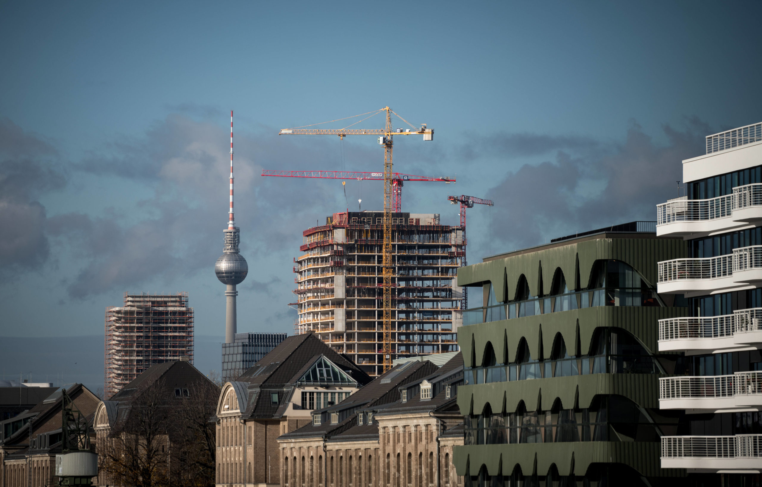 Mit der Übernahme würden Vonovia rund zehn Prozent der Wohnungen in Berlin gehören. 