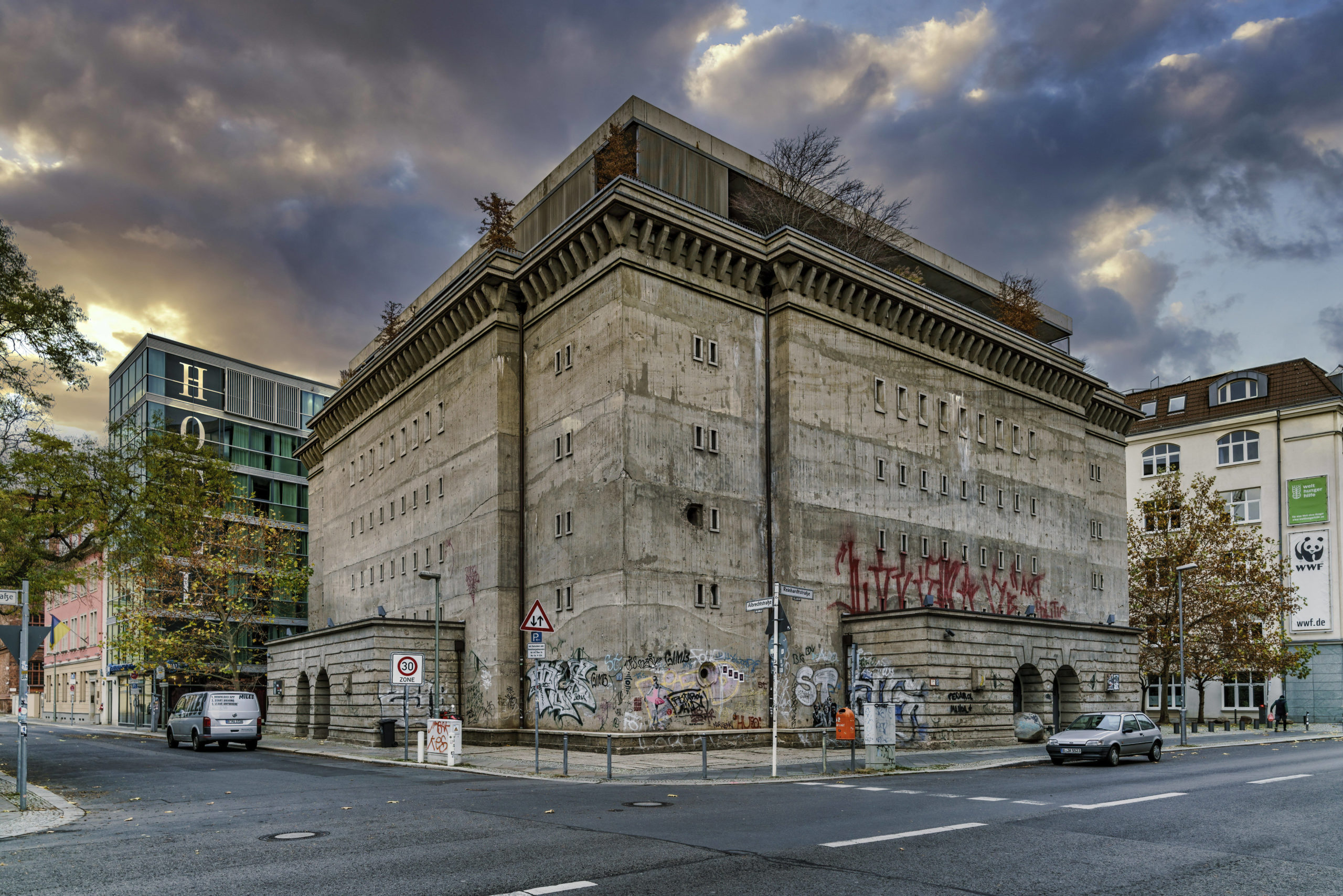 In den 1990er-Jahren war hier einer der wichtigsten Clubs in Berlin, heute befindet sich im Bunker die Boros-Kunstsammlung. Foto: Imago/Travel-Stock-Image 
