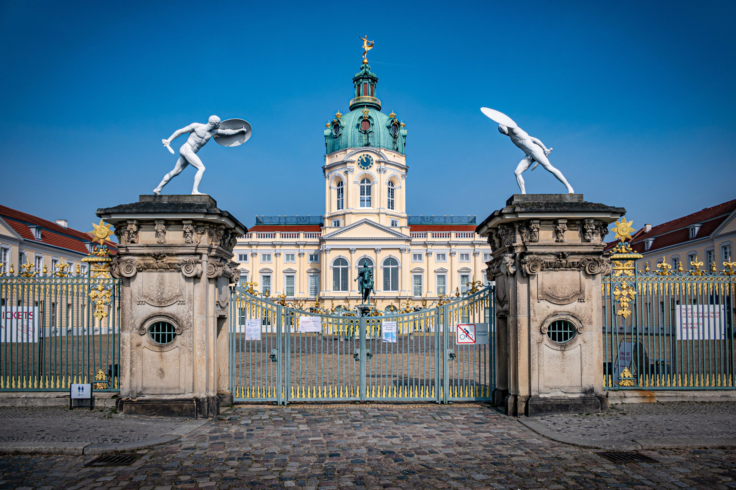 Ein neues Freiluftkino in Berlin: Am Schloss Charlottenburg laufen 2021 Filme unter freiem Himmel. Foto: Imago/Jürgen Ritter