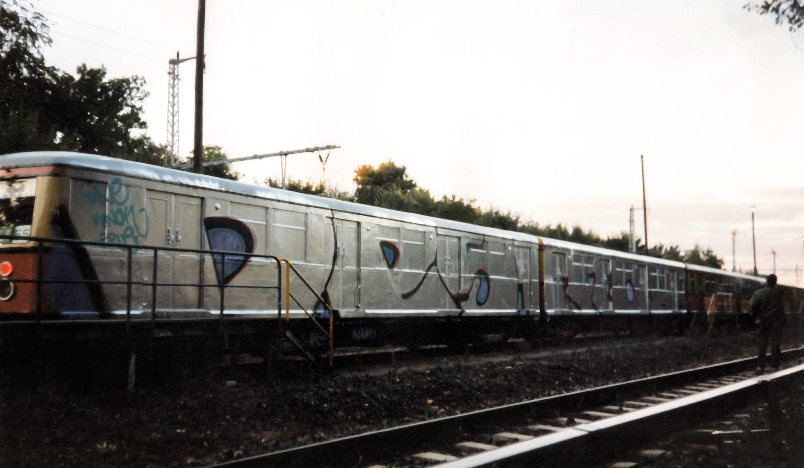Besprühte S-Bahn in Berlin. Foto: DECADES 1990-2000 Graffiti in Berlin 