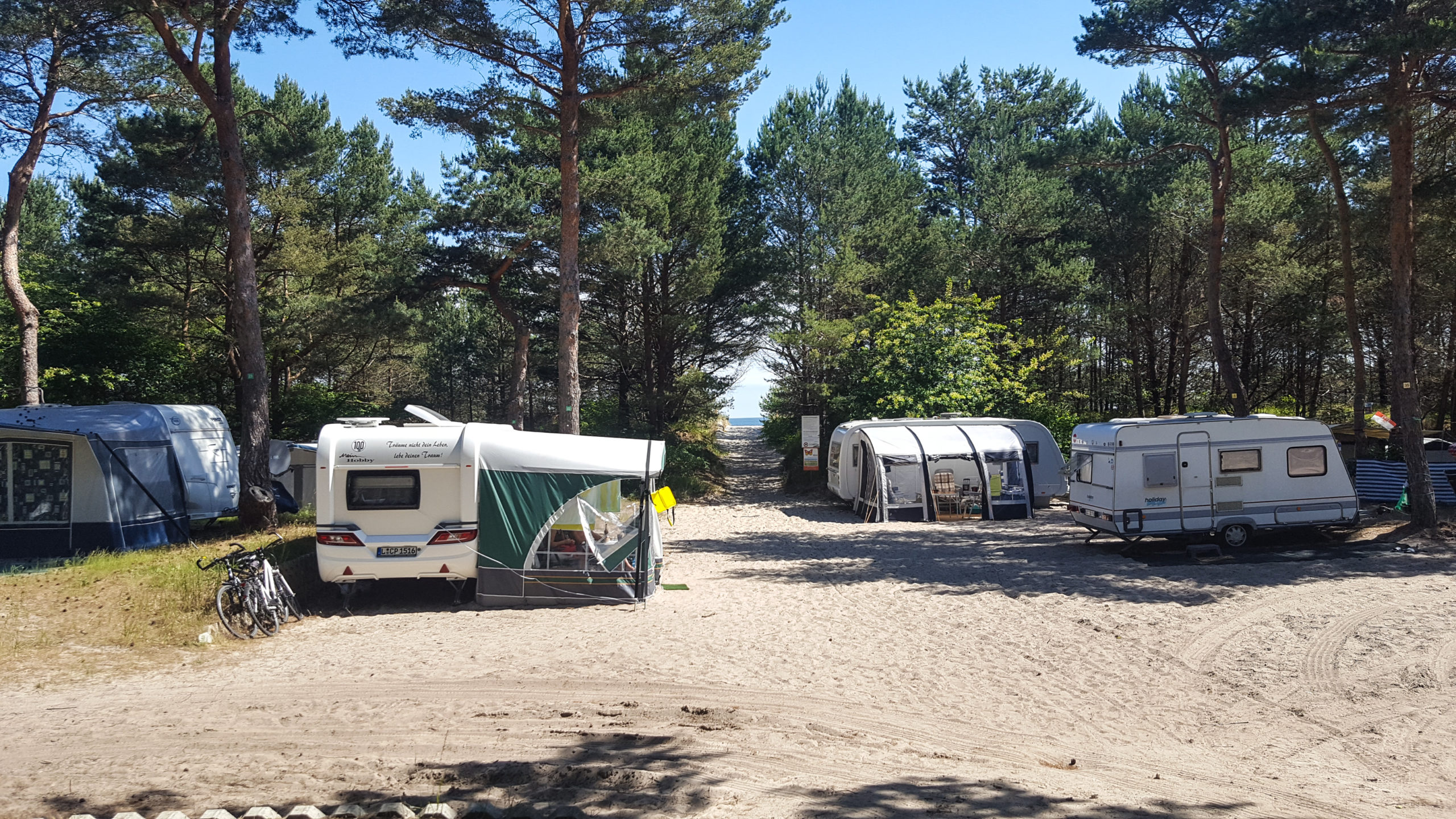 schöne Campingplätze an der Ostsee Ein schöner, familienfreundlicher Camingplatz ist das Dünencamp Karlshagen im Norden von Usedom.