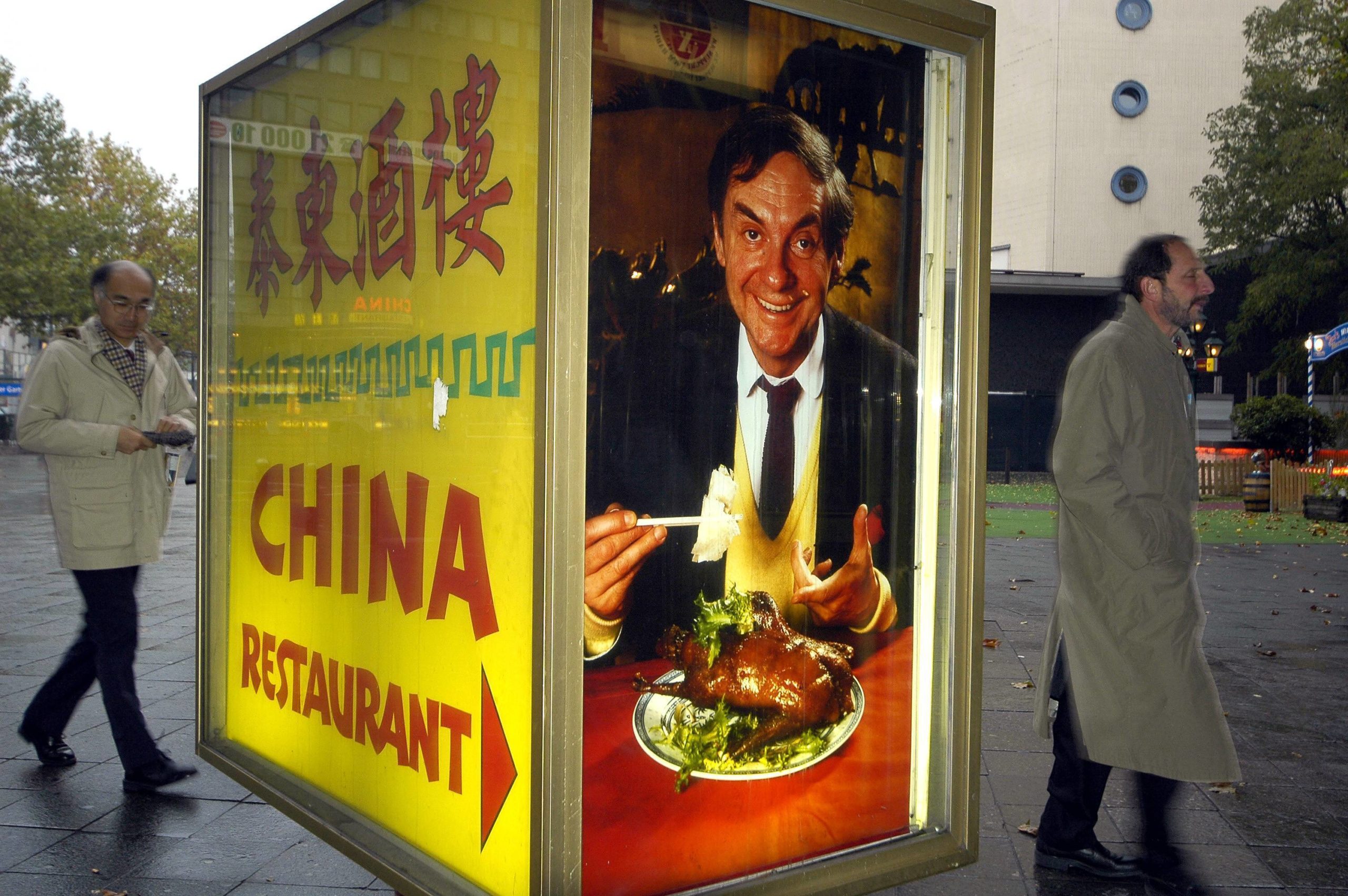 Harald Juhnke warb für das China-Restaurant Tai Tung in der Budapester Straße. Foto: Imago/Schöning