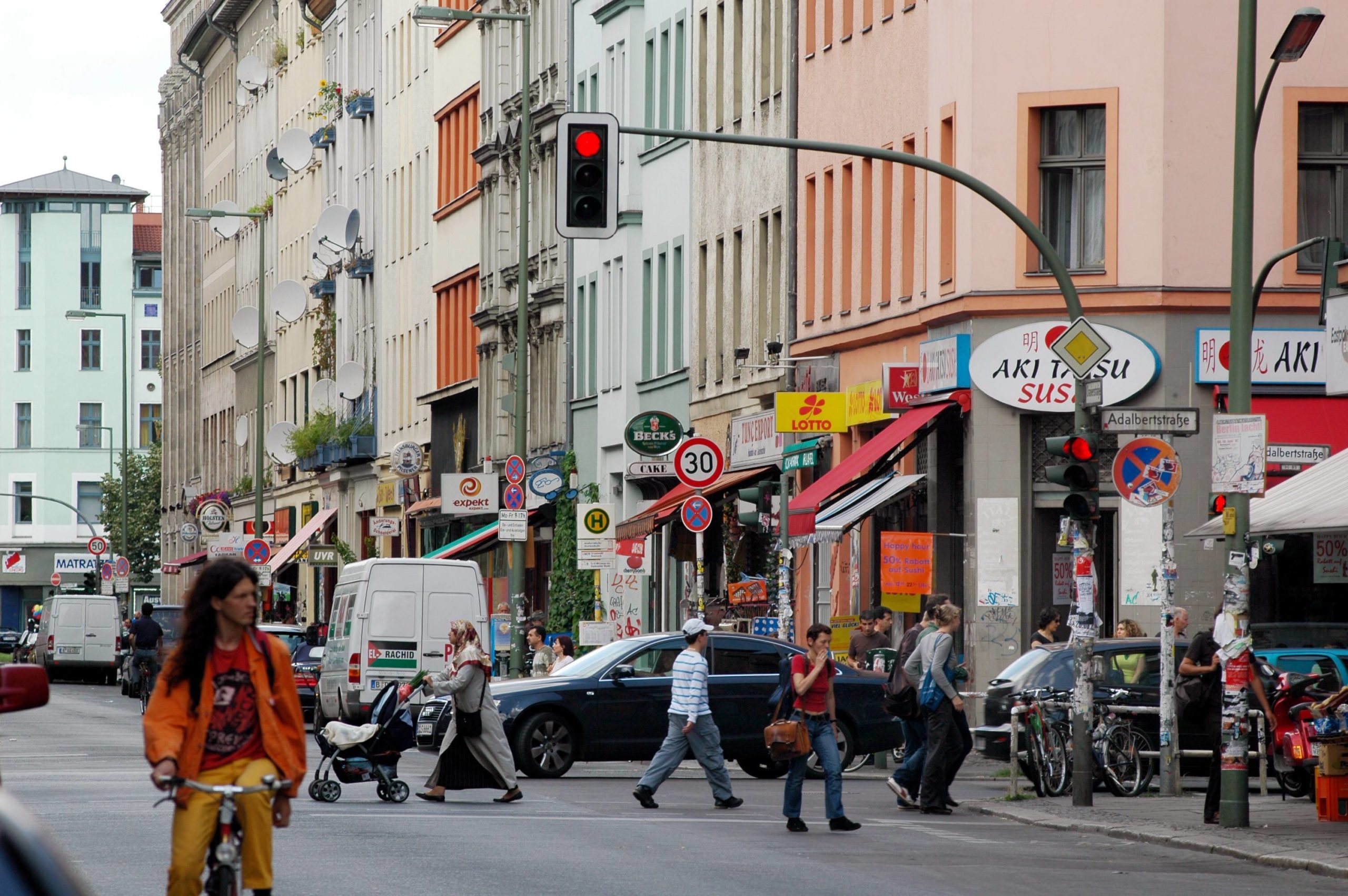 Alles so schön hier, bald soll aus der Kreuzberger Oranienstraße eine Flaniermeile werden. Foto: Imago/Schöning