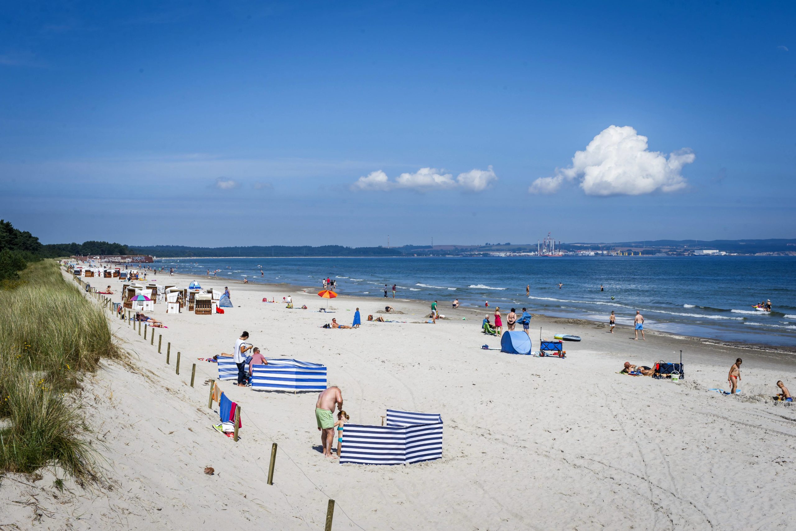 Tipps für Rügen Weißer Sand und Sonne – Was will man Meer? Rügen bietet traumhafte Strände.