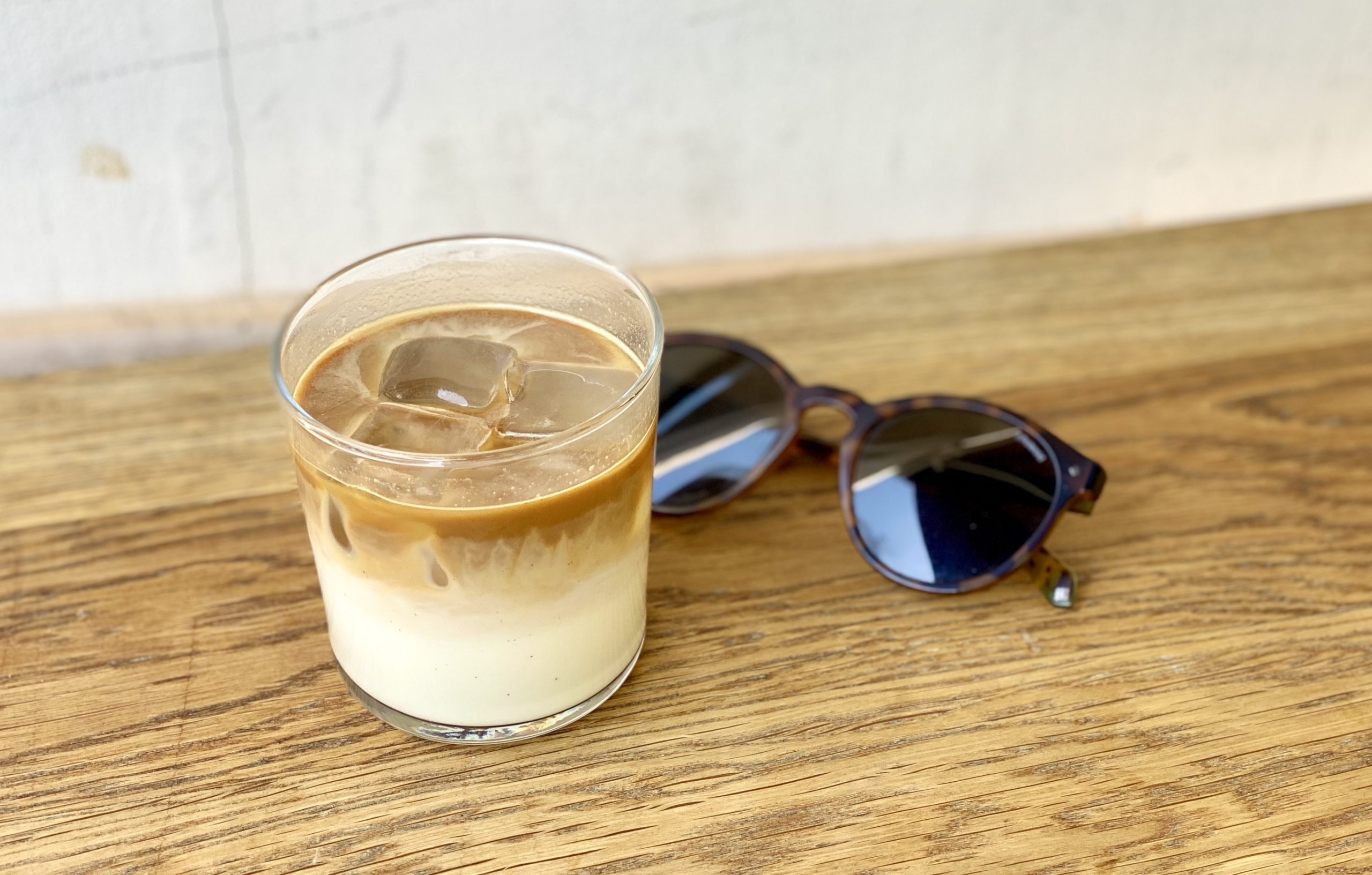 Eiskaffee Cremiger Iced Latte bei Sorrel: eine unserer Lieblingsaddressen in Neukölln.