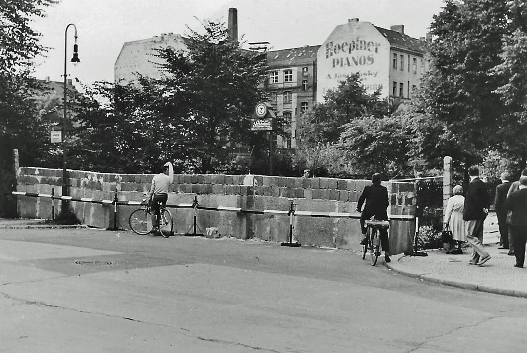 Mauerbau in Neukölln. Foto: Archiv Manfred Heyde