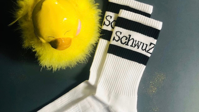 Sexy! Im Online-Shop kann man Soli-Socken kaufen. Foto: SchwuZ/Matthias Hamann
