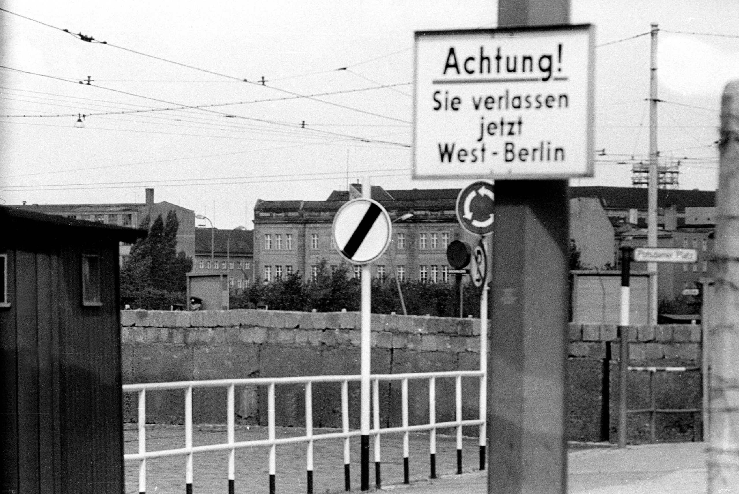 Berlin 1961: Berlin ist geteilt, aus den Zäunen wird die Mauer. Die Ära der geteilten Stadt beginnt, September 1961. Foto: Imago/Sabine Gudath