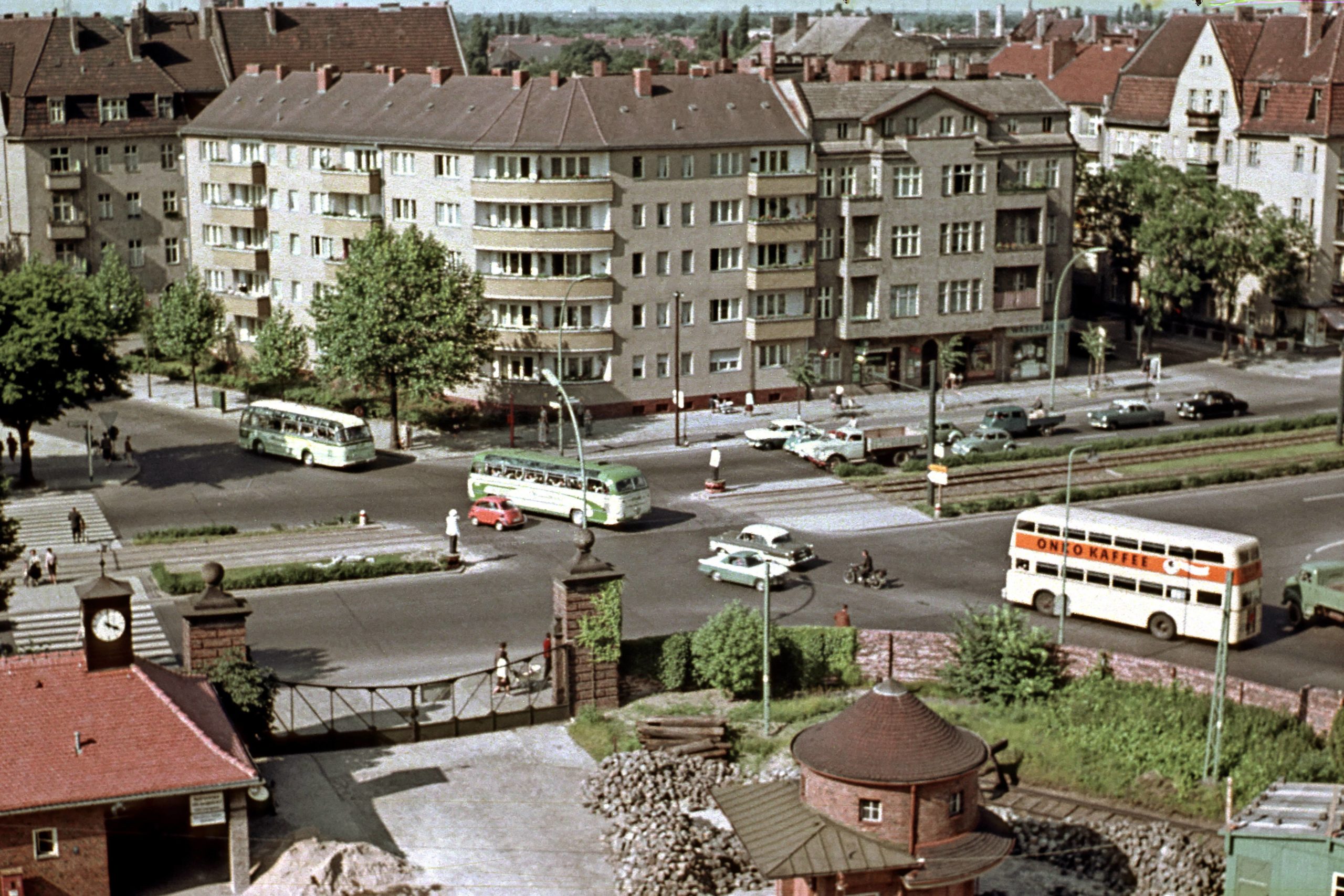 Straßenkreuzung in Siemensstadt, Juni 1961. Foto: Imago/Ralph Peters