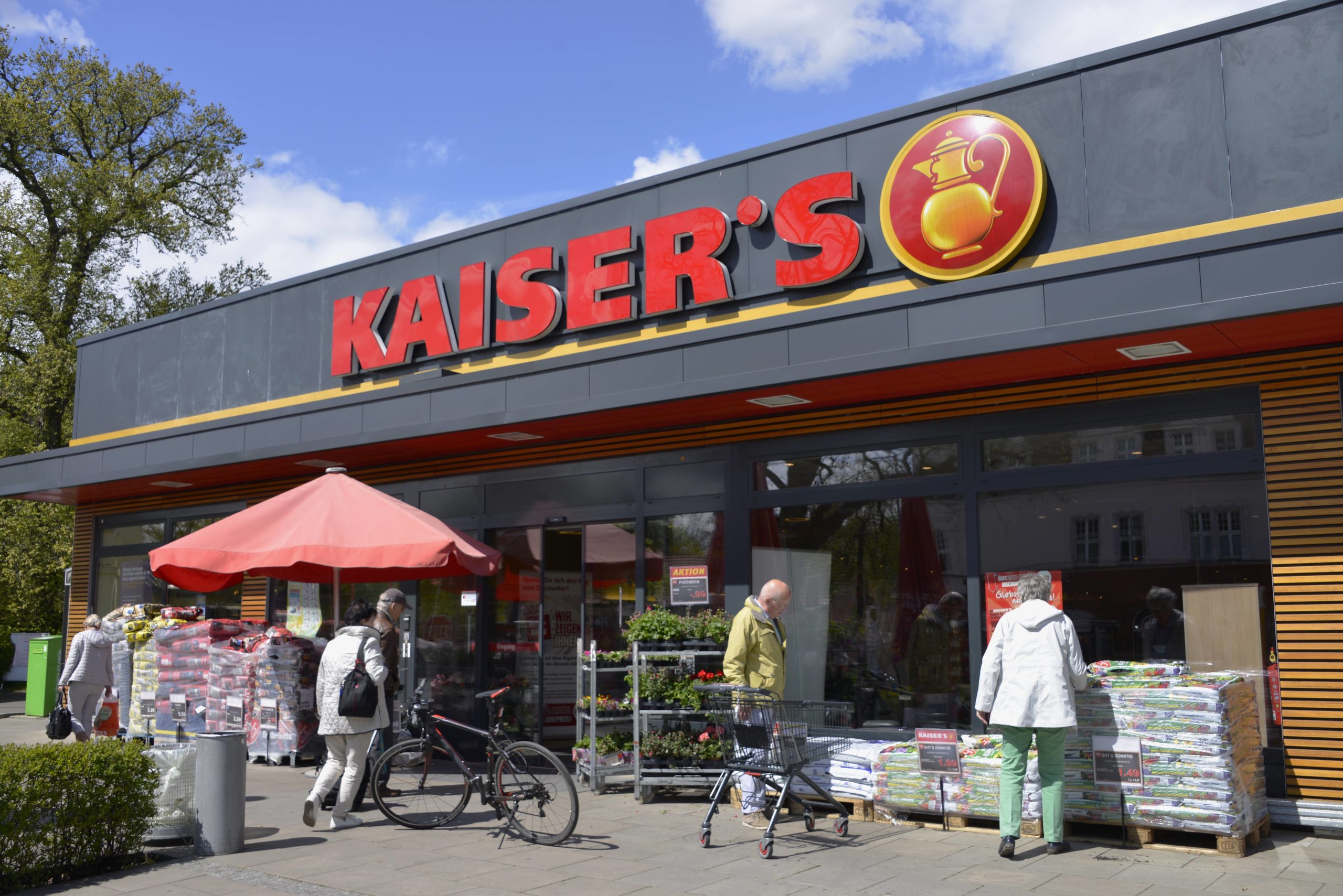 Berlin und die Kaiser: Eine Filiale der abgewickelten Supermarktkette Kaiser's. Foto: Imago/Schöning