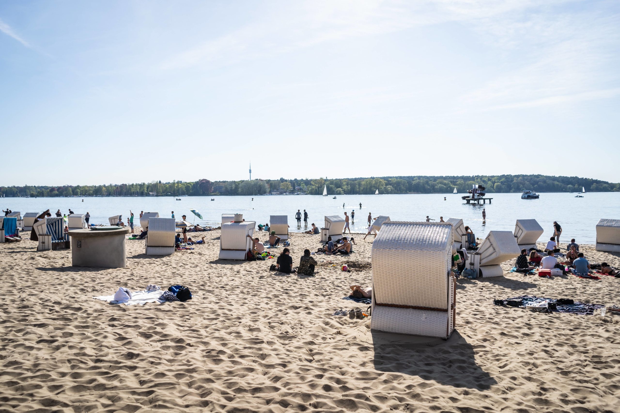 Der Sand im Strandbad Wannsee kommt direkt von der Ostsee. Foto: Imago/Stefan Zeitz