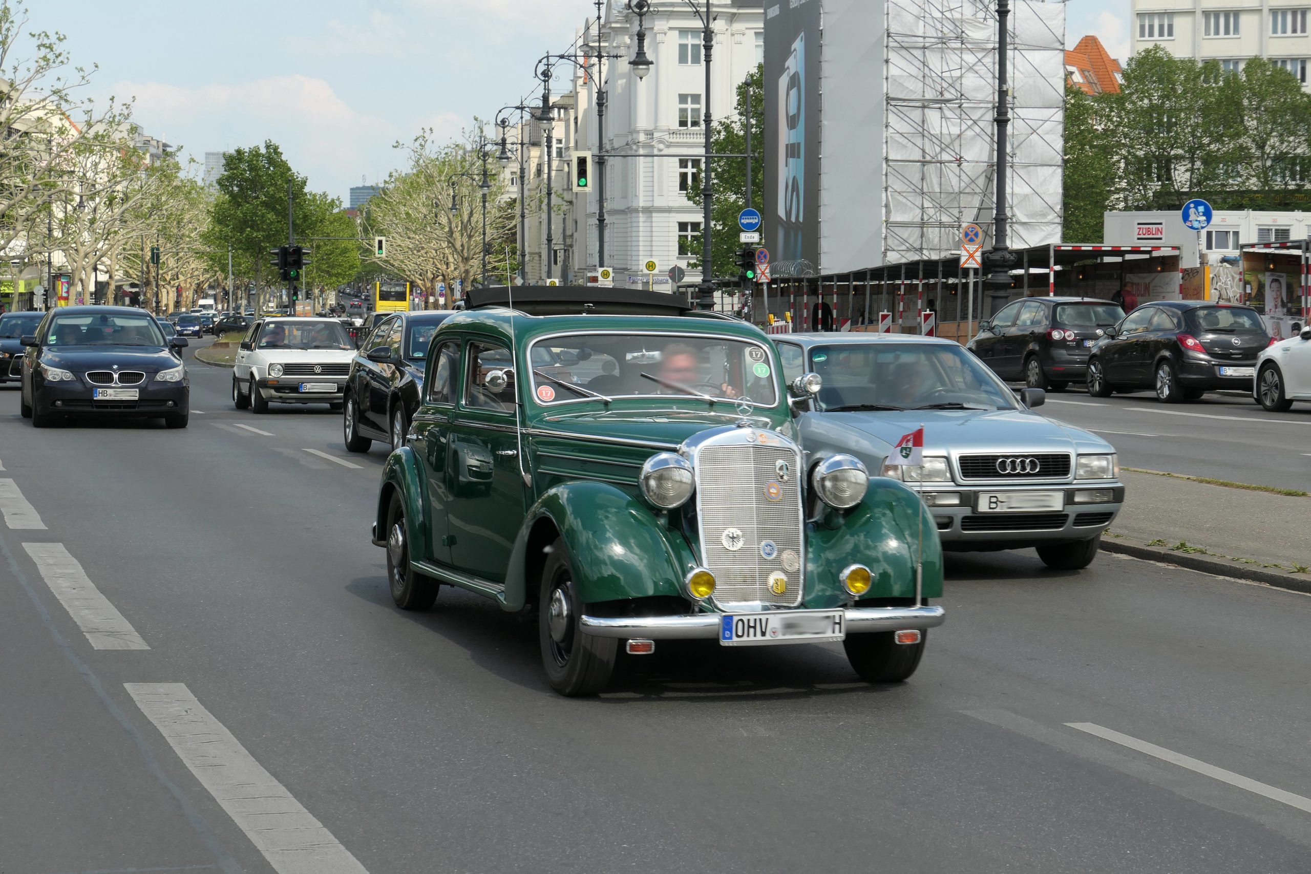 Mercedes Benz Oldtimer in Berlin. Foto: Imago/Raimund Müller