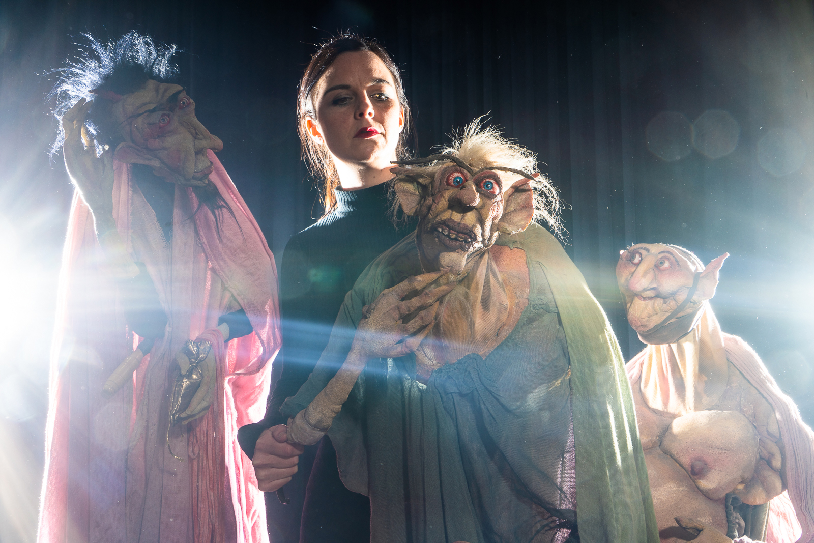 Im Puppentheater-Museum finden regelmäßig auch Aufführungen statt – hier mit Ignacia Durand und Figuren von Alejandro Coral. Foto: Fabien Prauss