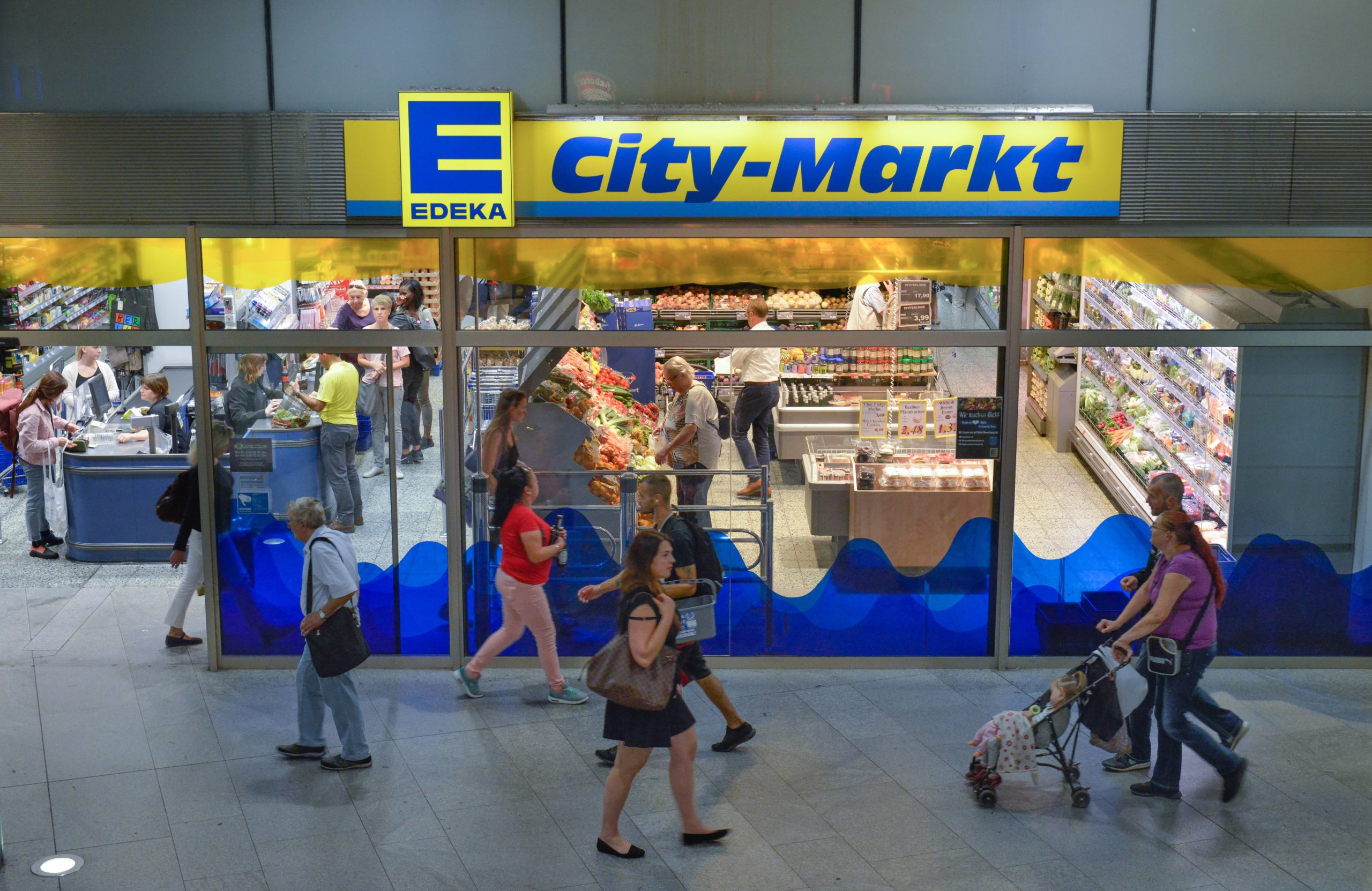 Friedrichstraße Vor allem sonntags gut besucht: Der Edeka in der Bahnhofspassage an der Friedrichstraße ist einer von wenigen Supermärkten in der Stadt Berlin, der auch am ruhigsten Tag der Woche geöffnet hat.