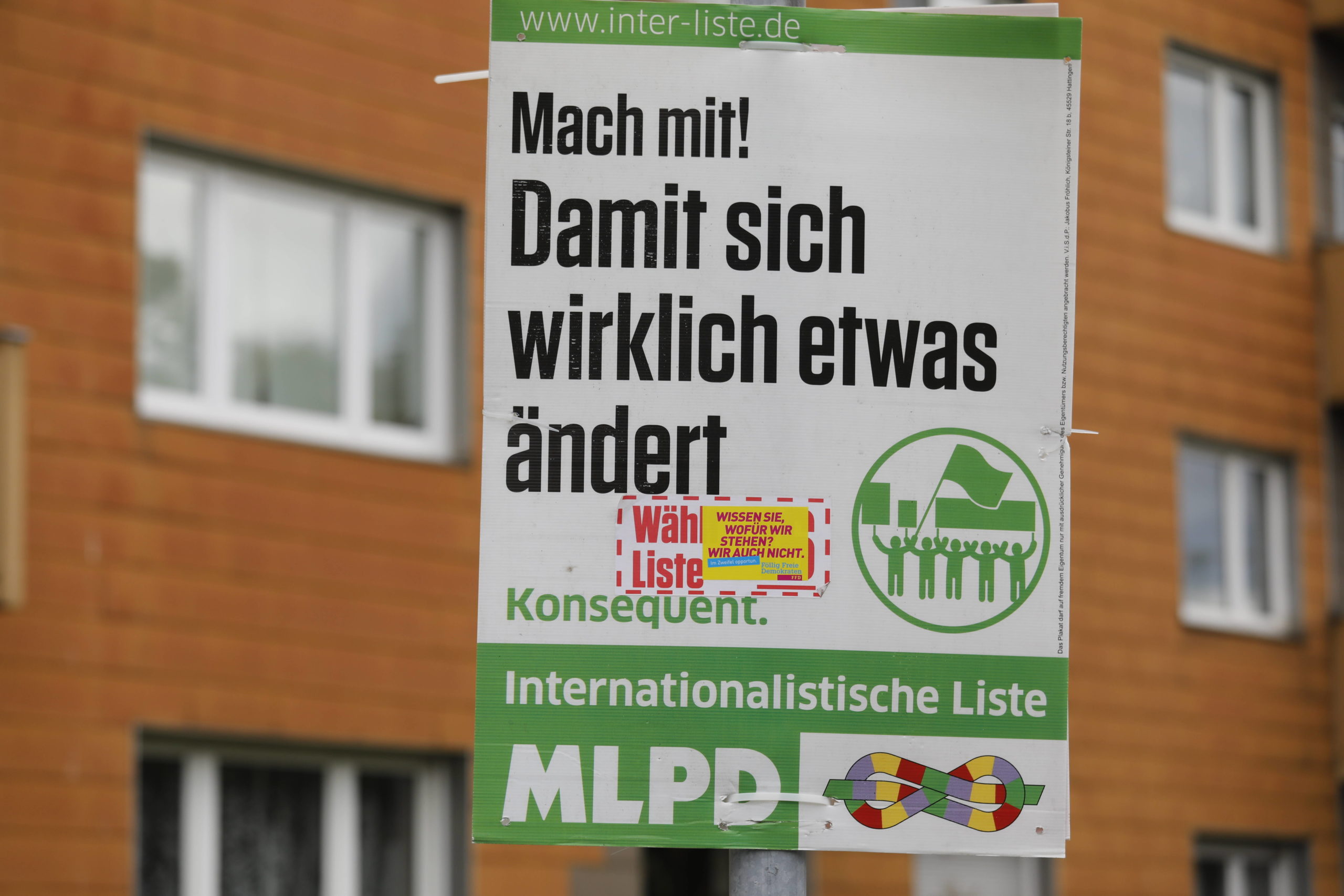 Wahlplakat der MLPD zur Bundestagswahl. Foto: Imago/Metodi Popow