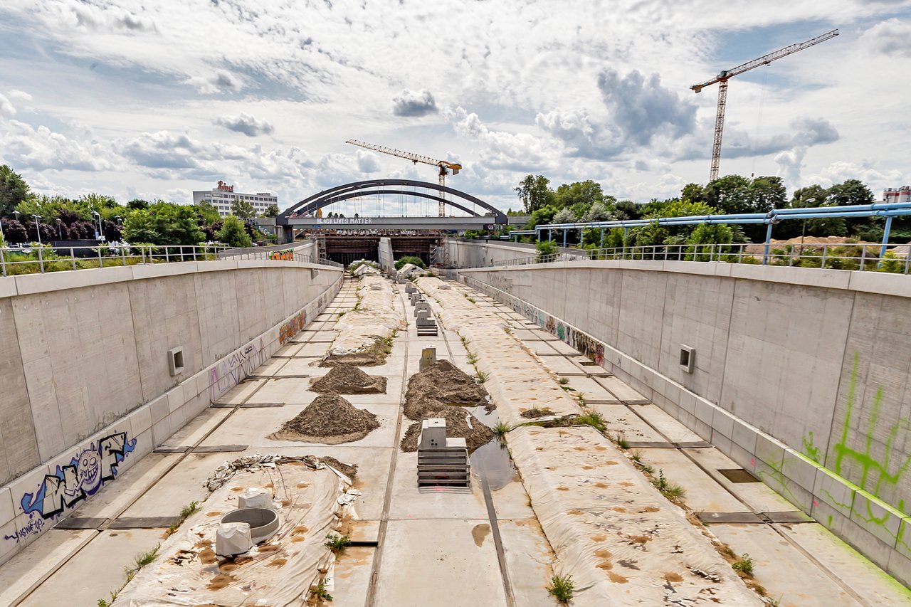 Die Erweiterung der A 100 an der Sonnenallee: Eine Wanne aus Beton für Riesen. Foto: Stephanie von Becker