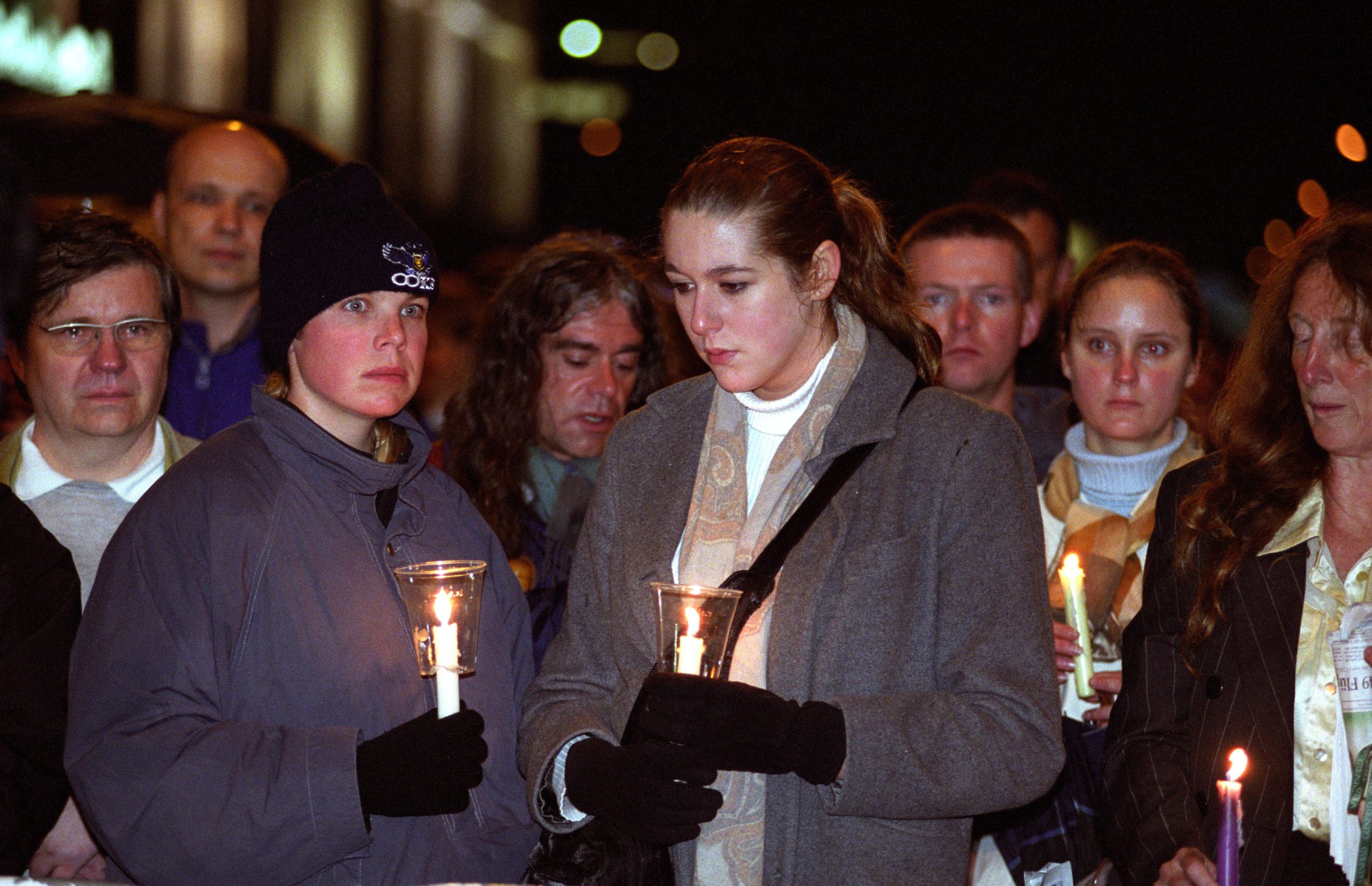 Betroffene Teilnehmer der Mahnwache in Berlin. Berlin am 11. September 2001. Foto: Imago/Seeliger