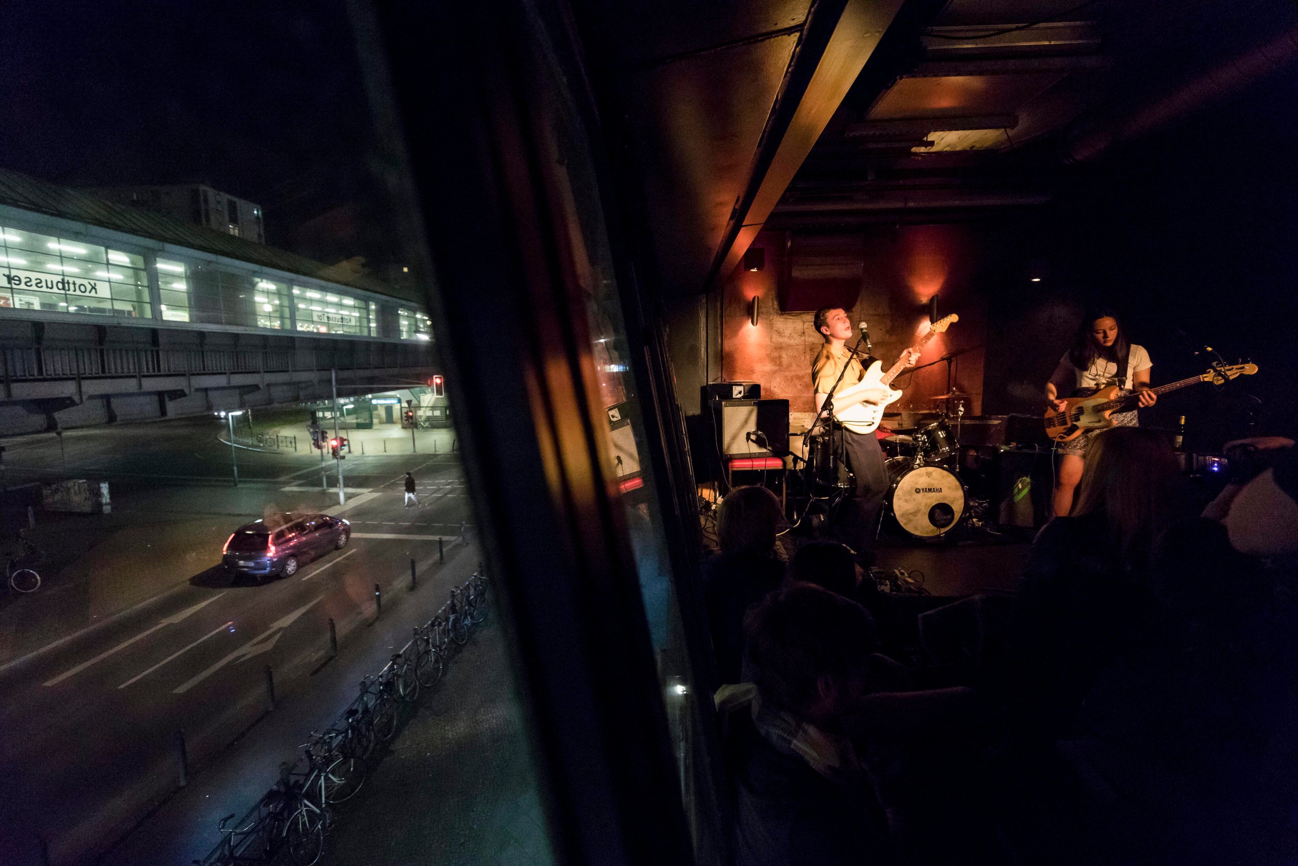 Vom Monarch aus hat man einen einzigartigen Blick aufs Nachtleben in Kreuzberg. Foto: Imago/Pop-Eye 