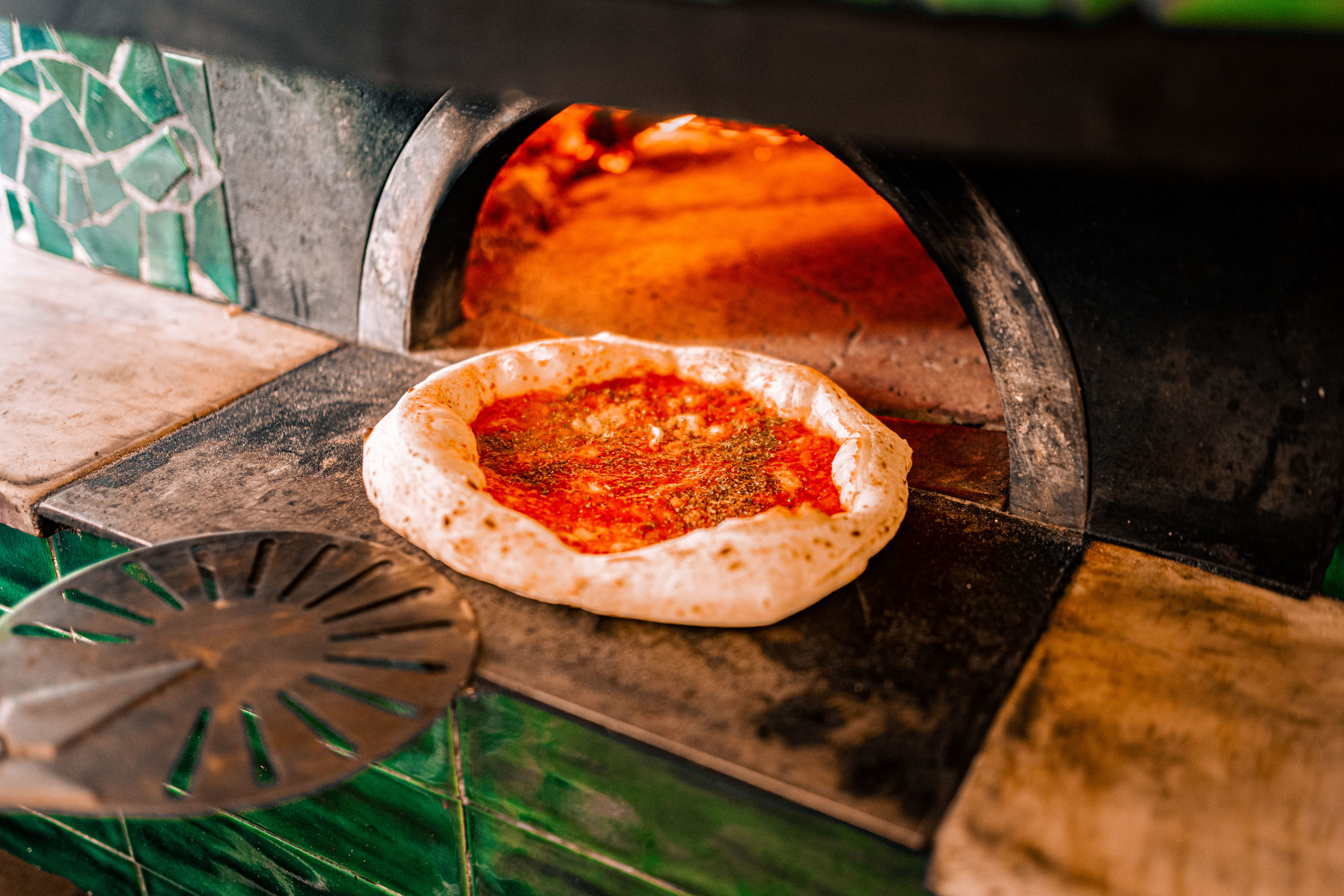 Herrlich teigig und perfekt abgeschmeckt: Pizza Marinara bei Capvin, eines unserer liebsten Restaurants in Mitte. Foto: Capvin