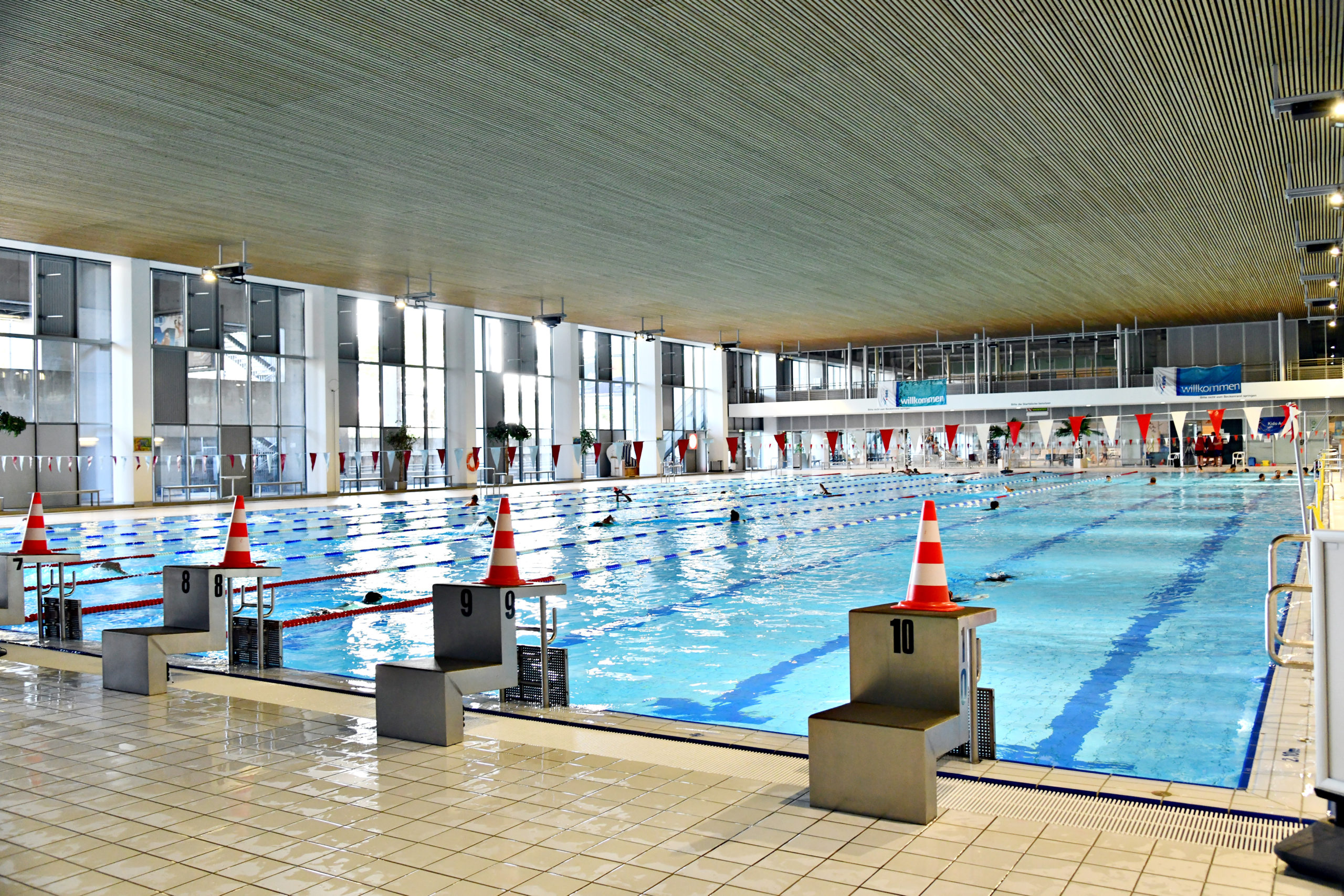 schwimmen Berlin Doch keine Olympiahalle, und trotzdem schön: Die SSE Schwimm- und Sprunghalle ist sogar bei Familien mit Kindern beliebt.