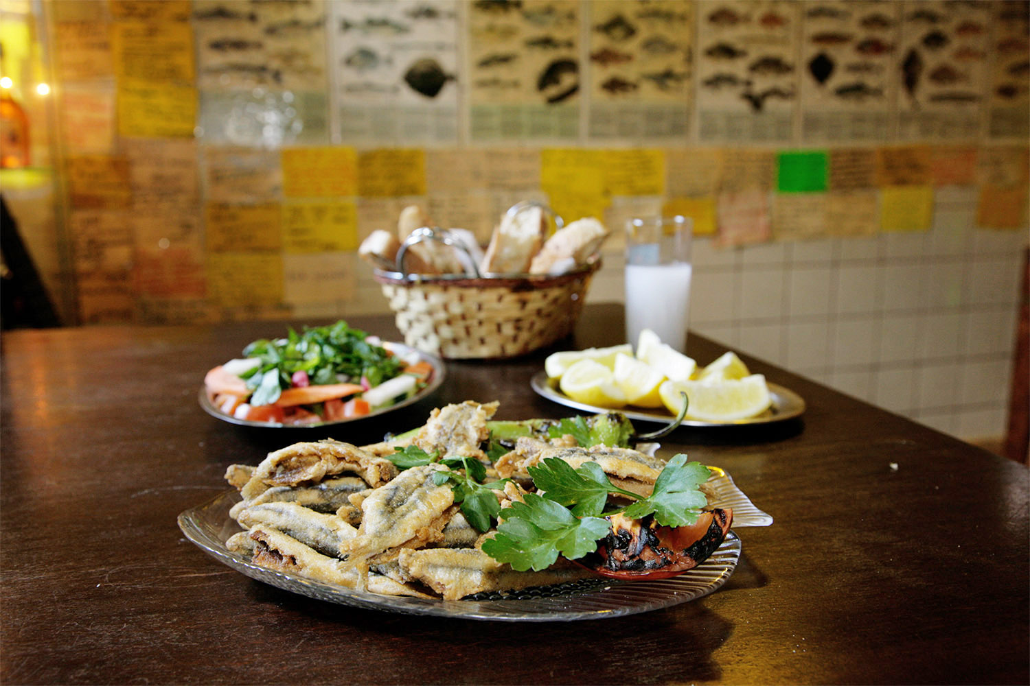 Ergüns Fischbude türkische Restaurants in Berlin frittierte Sardinen