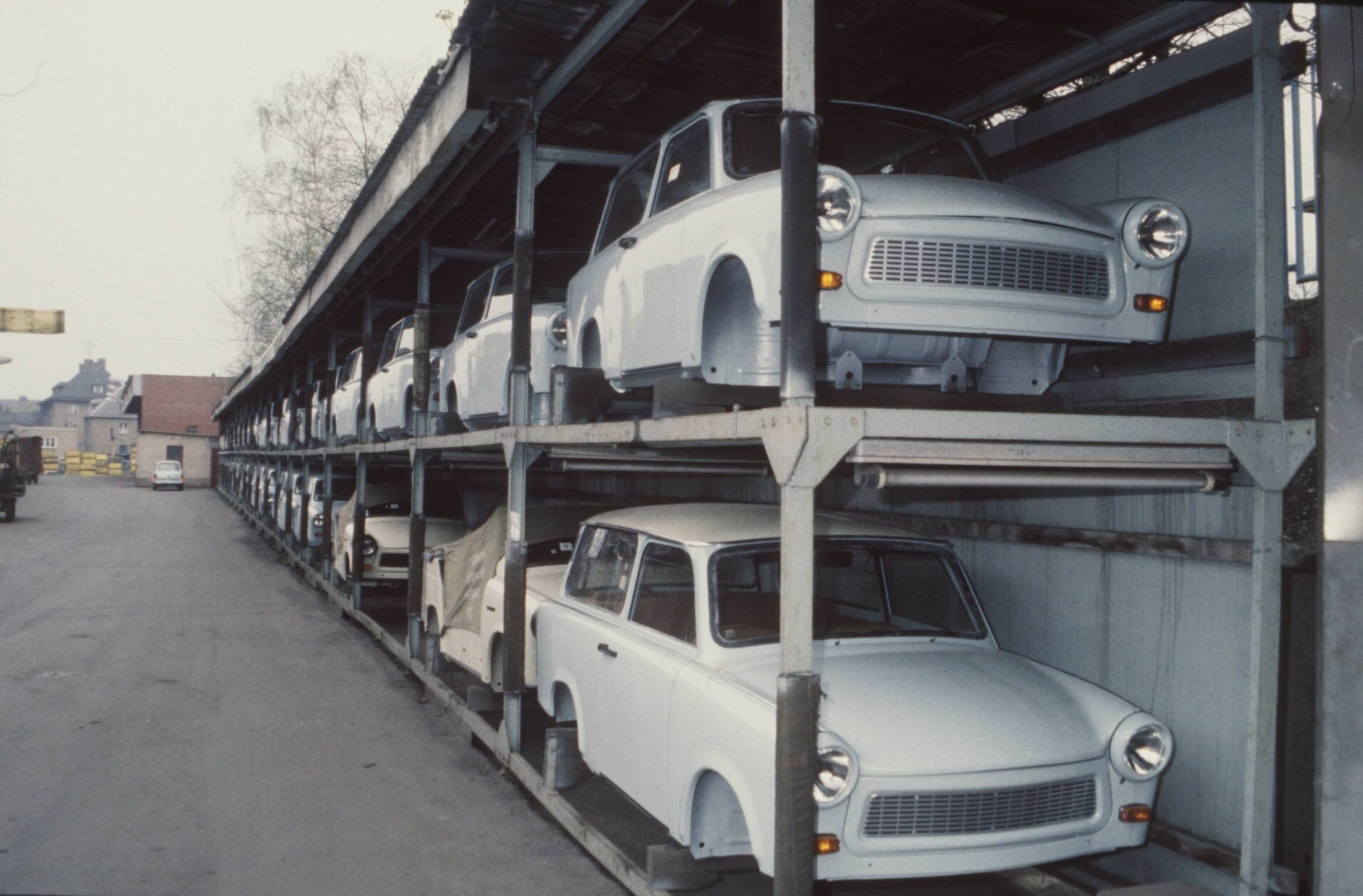 Trabi-Produktion im Werk VEB Sachsenring, 1990. Foto: Imago/Teutopress