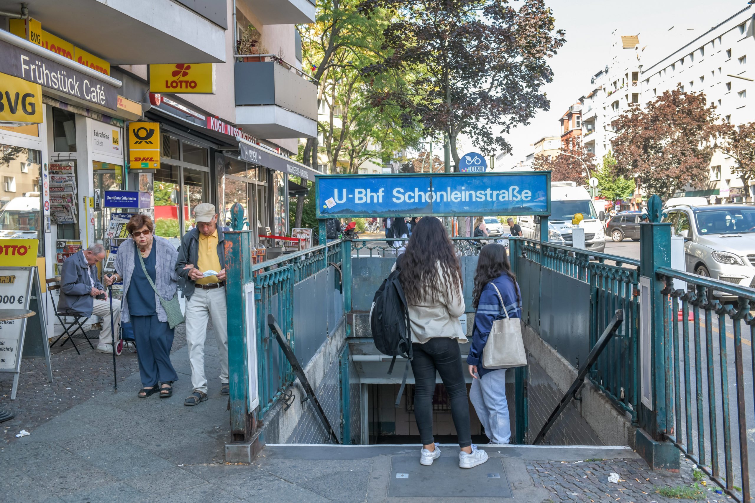 An diesen 12 Orten stinkt Berlin besonders : Am U-Bahnhof Schönleinstraße 
