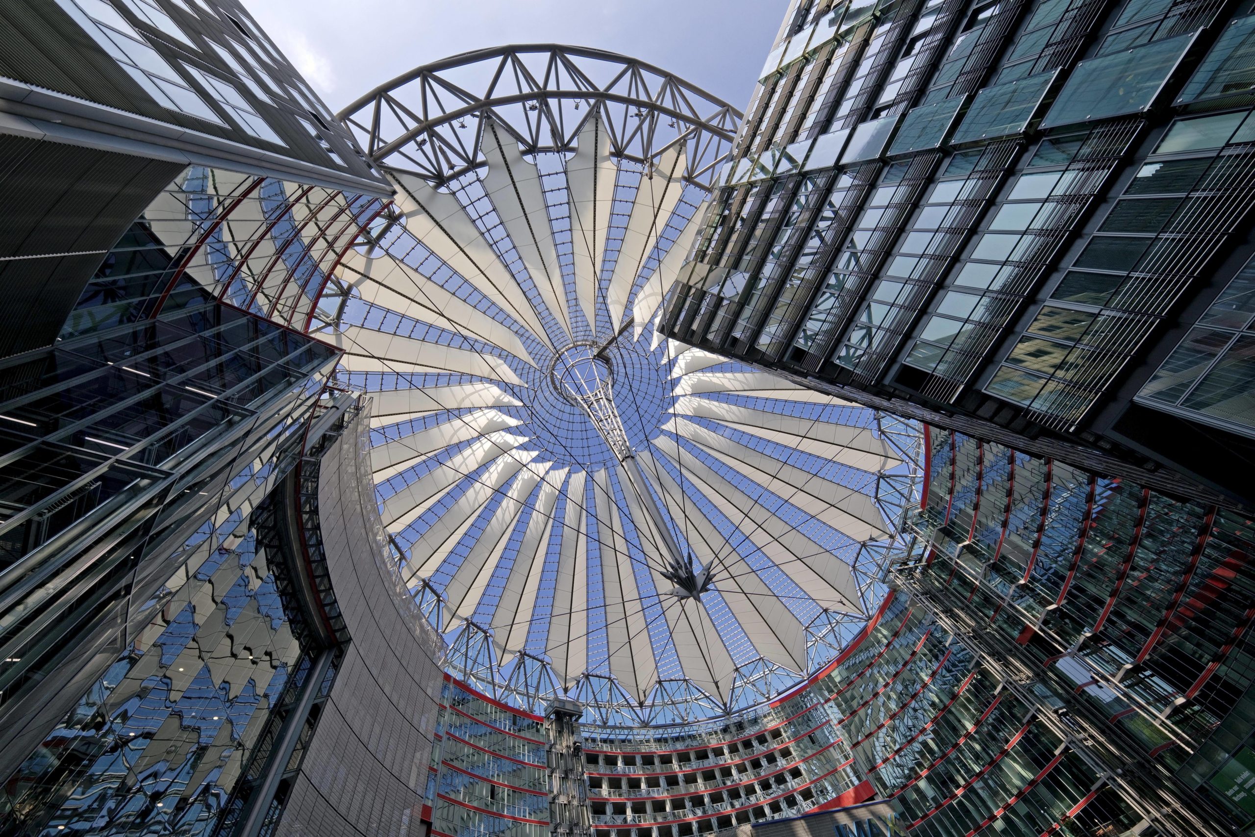 12 besondere Dächer in Berlin: Vielleicht das beste am Sony Center: Sein Dach 