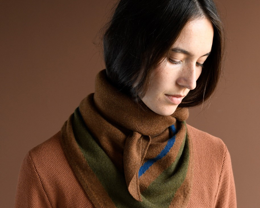 Winterkleidung shoppen in Berlin Kaschmir ist leicht auf der Haut und zugleich unvergleichbar kuschlig: Mit ihren Kreationen bedient Wolfen-Designerin Jacqueline Huste unseren Wunsch nach Geborgenheit.