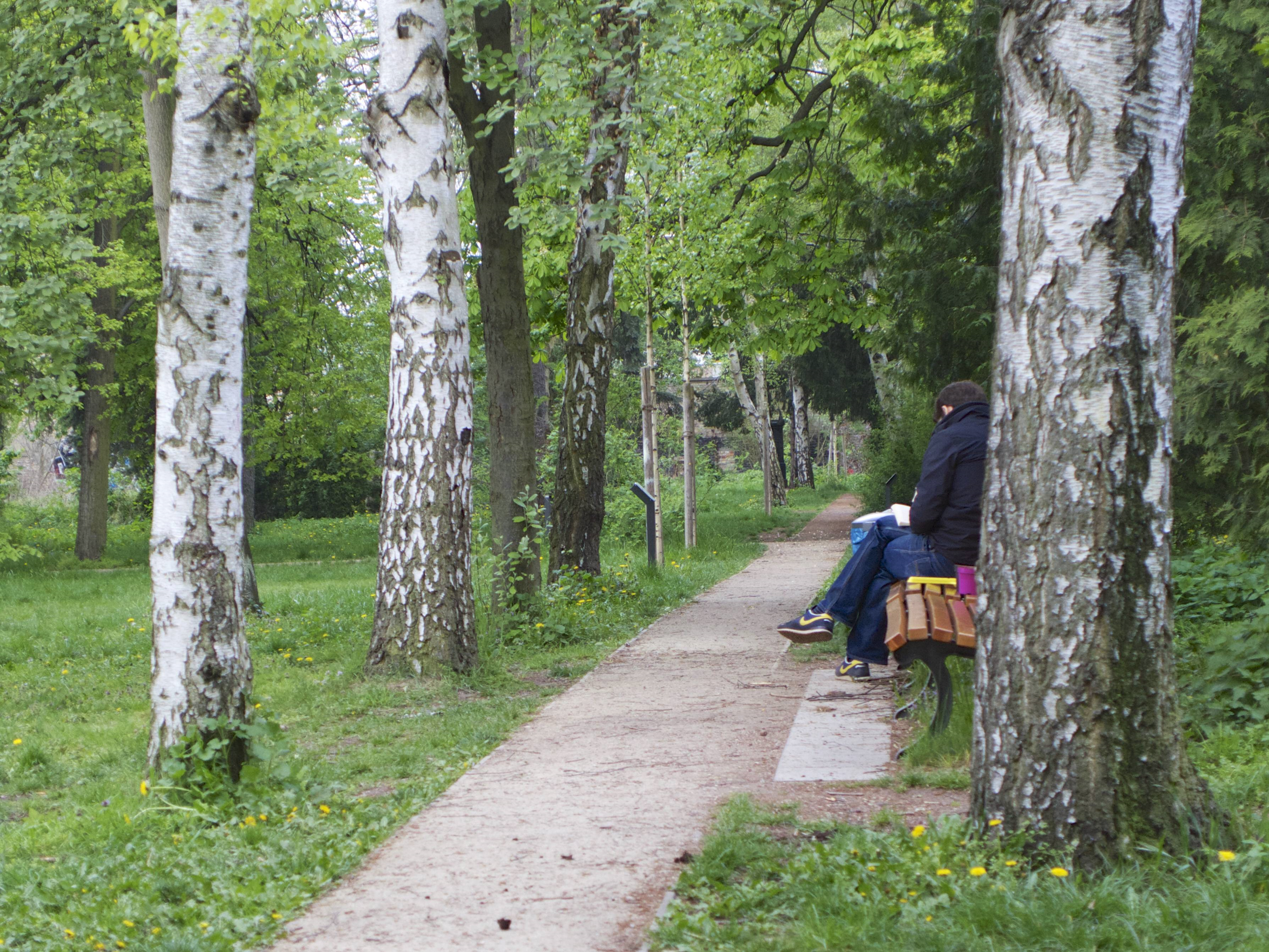 Gemütliche Sitzmöglichkeiten im Leise-Park. Foto: Imago/Rolf Zöllner