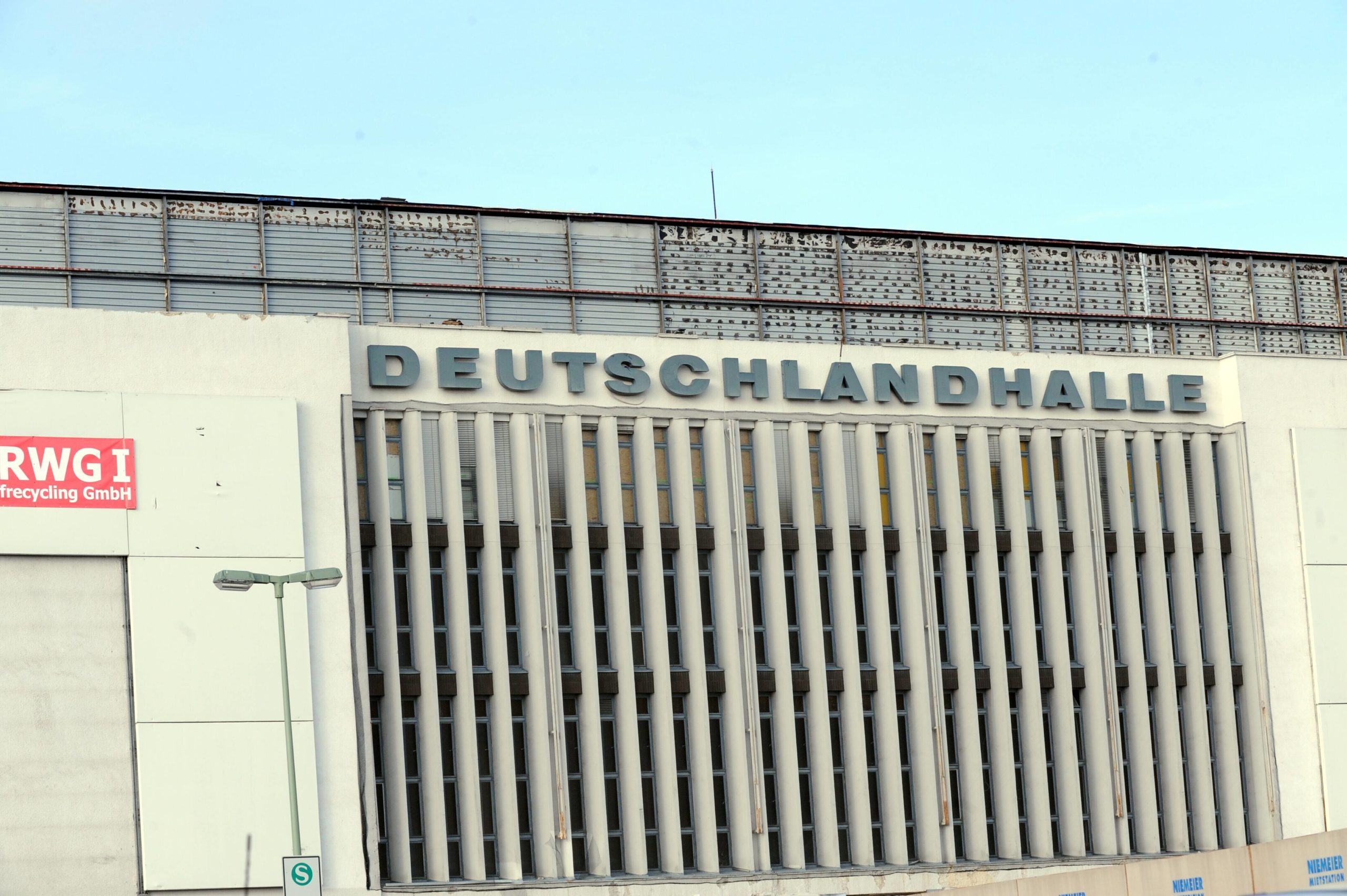 Die Deutschlandhalle kurz vor dem Abriss. Foto: Imago/Joachim Schulz