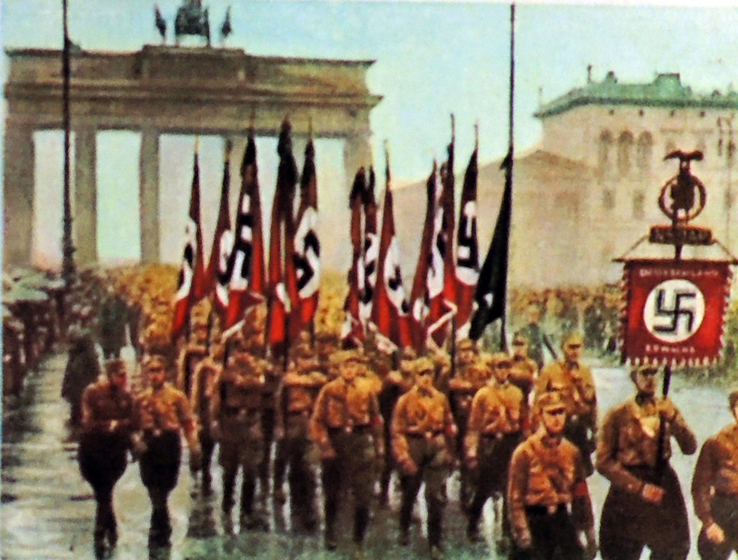 Nazis marschieren durchs Brandenburger Tor, Berlin 1933. Foto: Imago/WHA/United Archives International