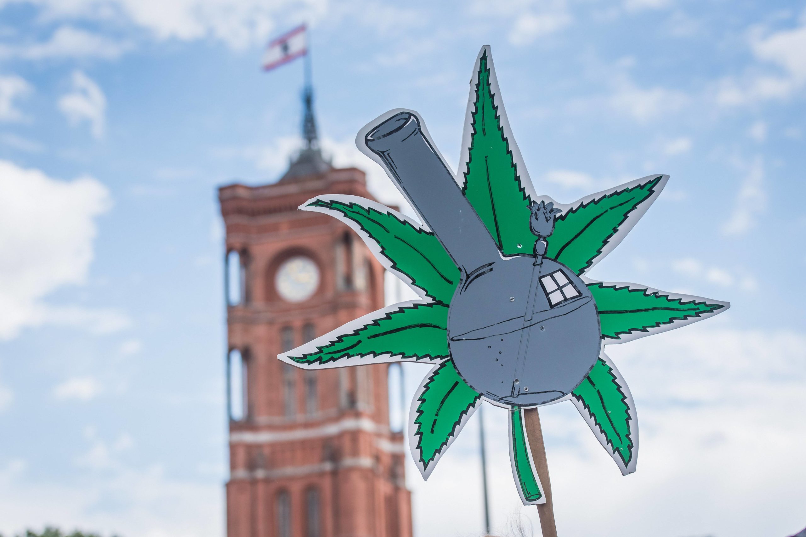 Wird Cannabis in Berlin legalisiert und wenn ja wie? Foto: Imago/Christian Spicker