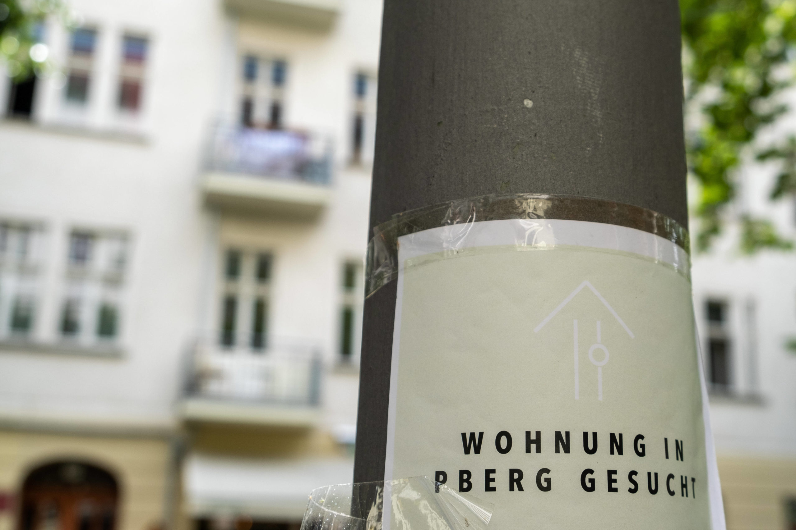 alter Mietvertrag Zu klein, zu teuer, zu weit außerhalb: Eine bezahlbare Wohnung in Berlin zu finden ist schwierig.
