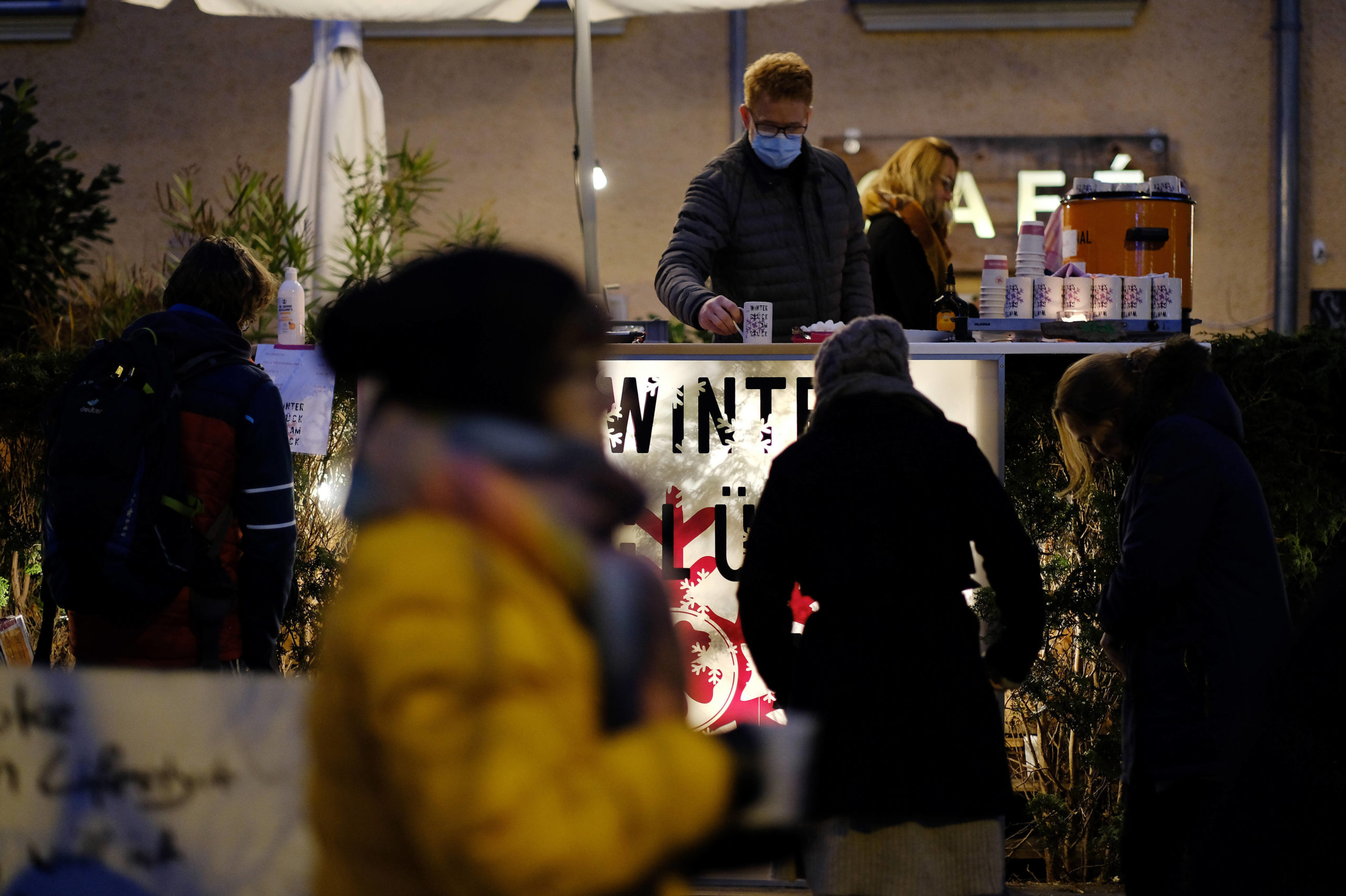 Rausgehen im Winter in Berlin: Im vergangenen Jahr haben Glühwein-Gatherings zu beachtlicher Kältetoleranz geführt. Foto: Imago/Snapshot/K M Krause