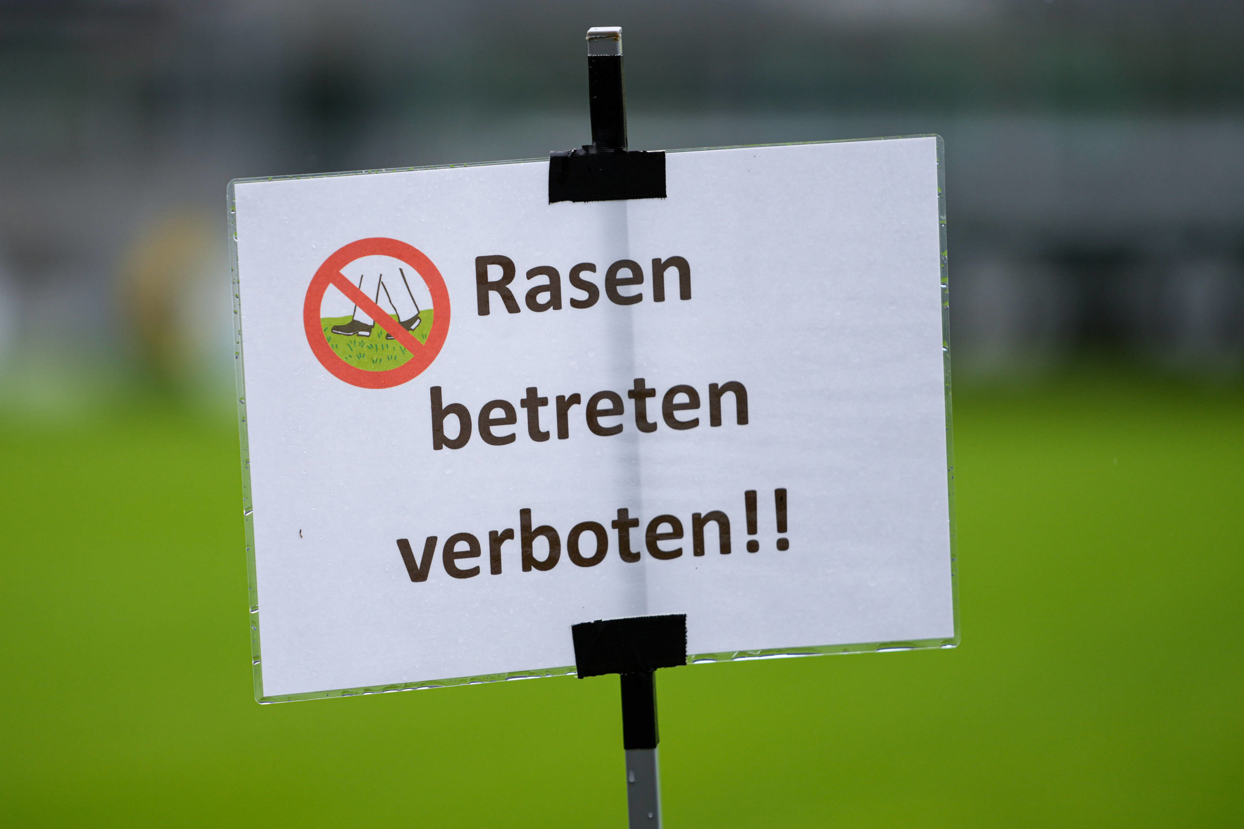Rasen betreten verboten. Foto: Imago/foto2press