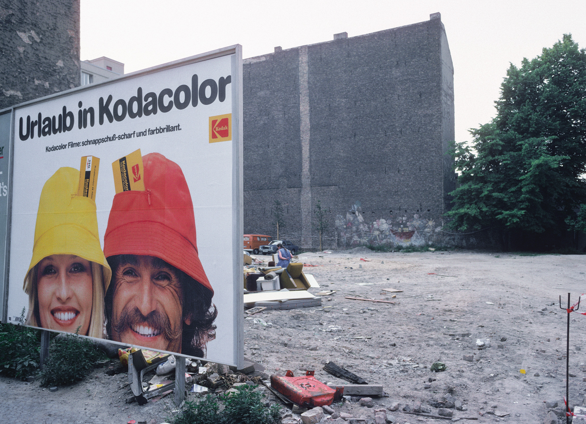 Brache mit Werbetafel in Charlottenburg, 1979. Foto: Gottfried Schenk
