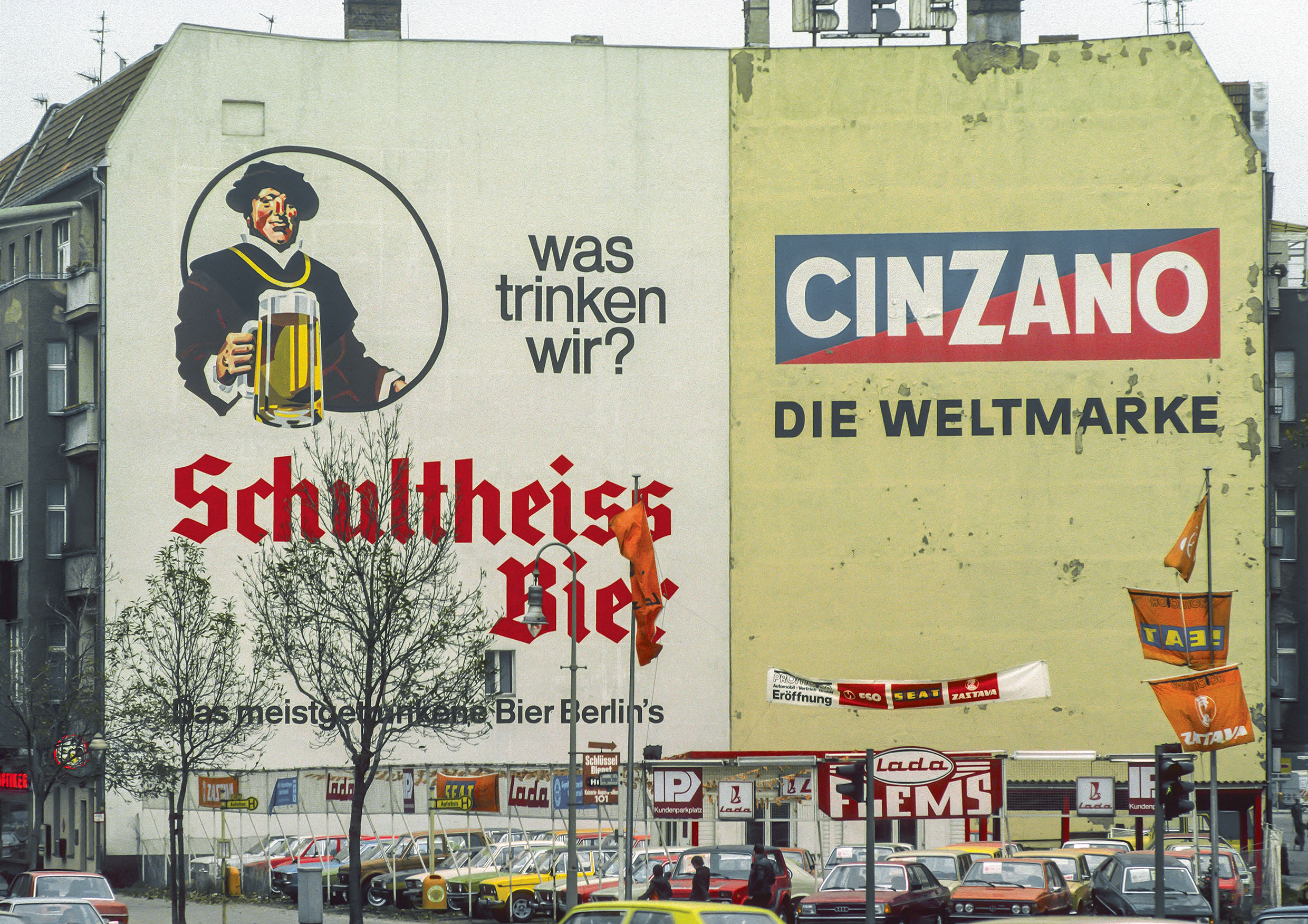 Brachen-Parkplatz in der Zillestraße/Gierkezeile, 1979. Foto: Gottfried Schenk