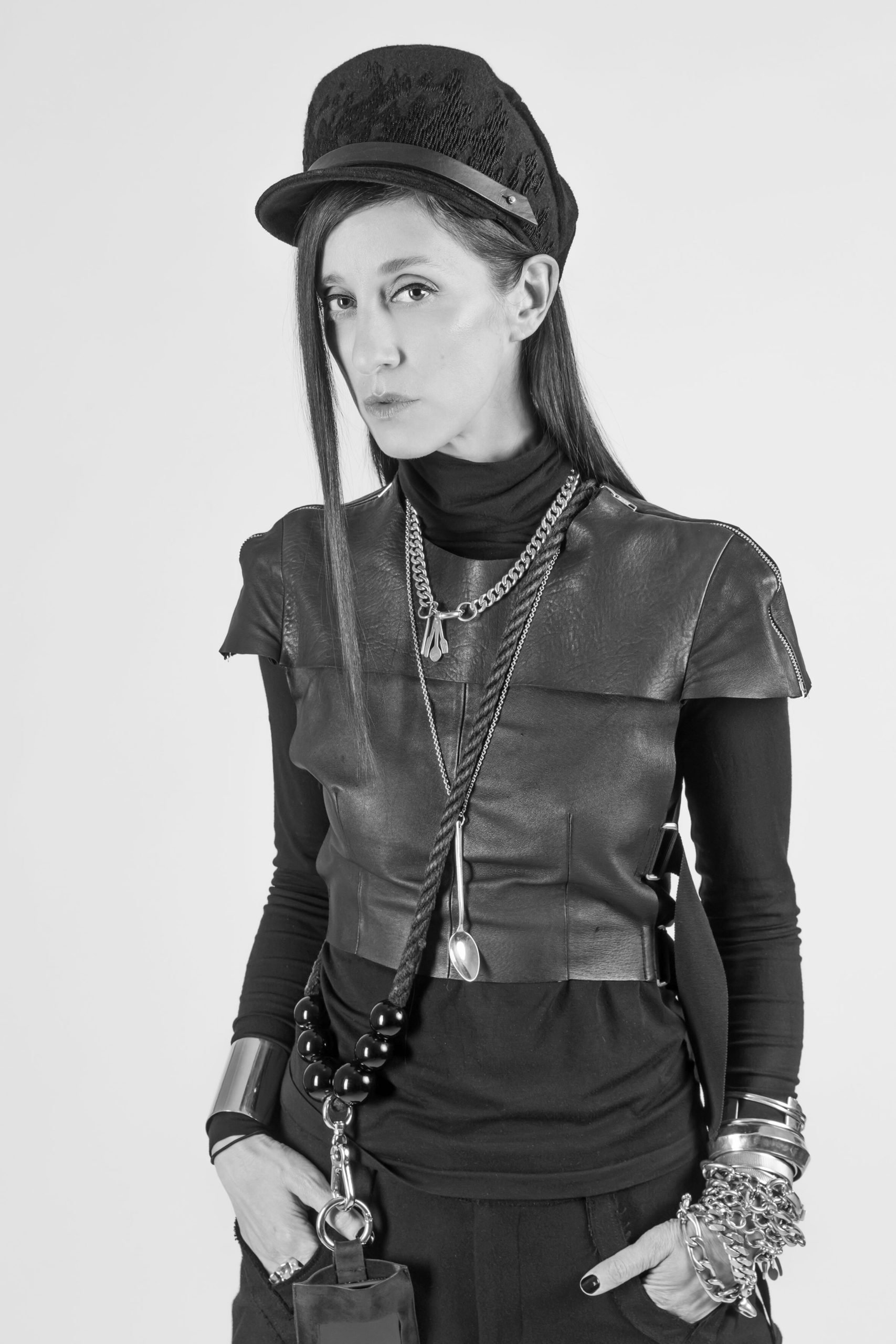 Schwarz ist ihr Markenzeichen, die Modeschöpferin Esther Perbandt. Foto: Birgit Kaulfuss