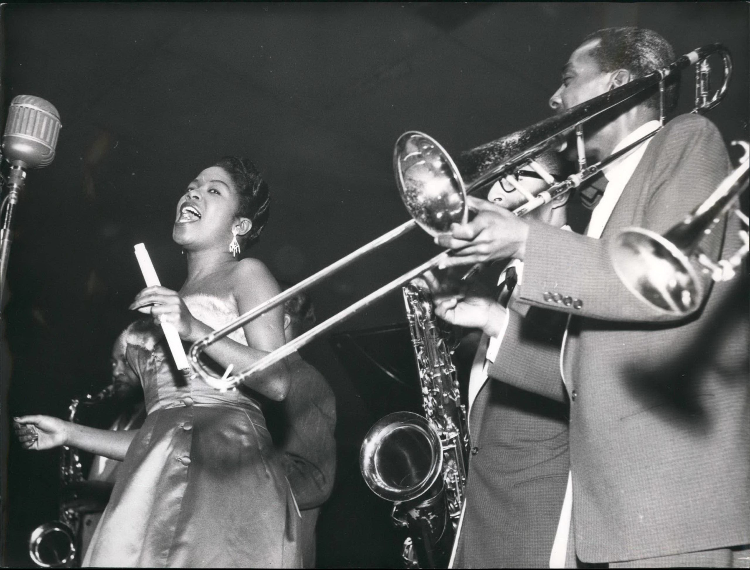 Berlin und die USA: Die Jazzsängerin Sarah Vaughan und Harold Davison's Jazz Parade am 10. Oktober 1954 im Berliner Sportpalast. Foto: Imago/Zuma/Keystone
