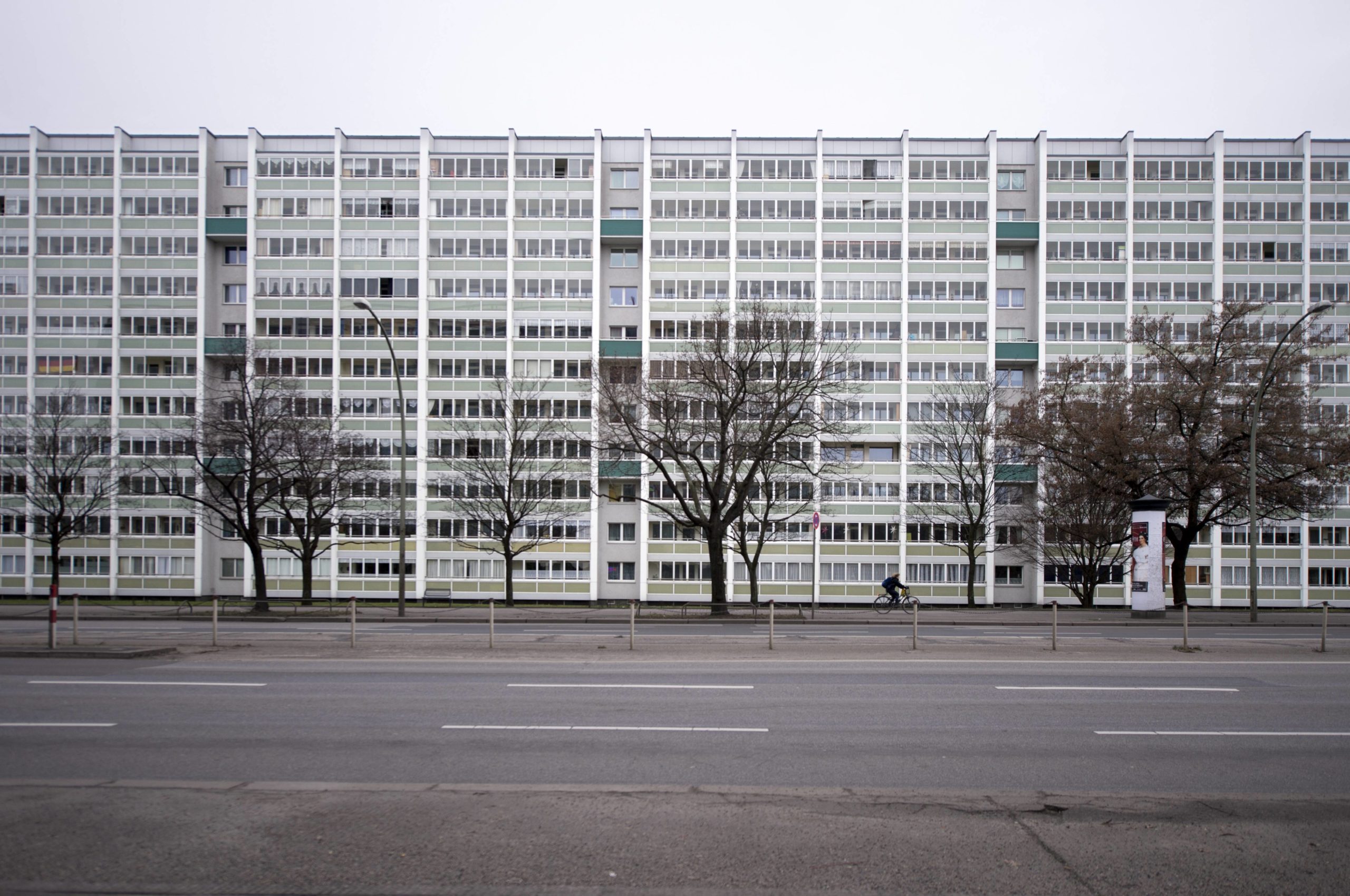 Schlimmsten Straßen in Berlin: Plattenbauten in der Frankfurter Allee nahe Magdalenenstraße in Lichtenberg. Foto: Imago/IPON