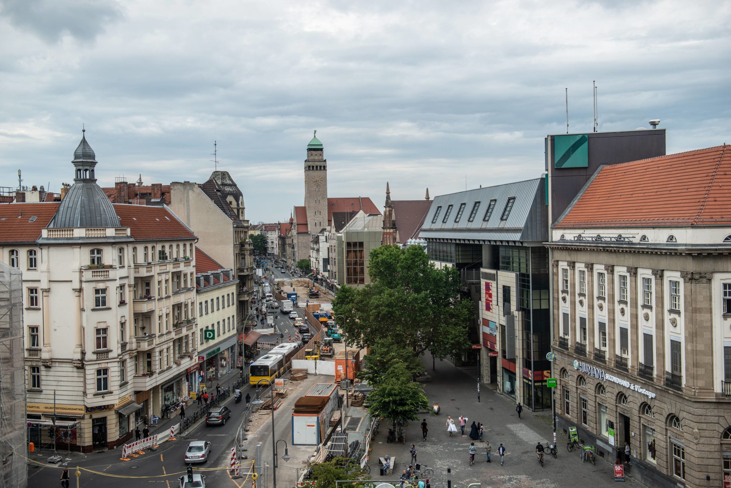 Blick auf die Karl-Marx-Straße in Neukölln. Foto: Imago/F. Anthea Schaap