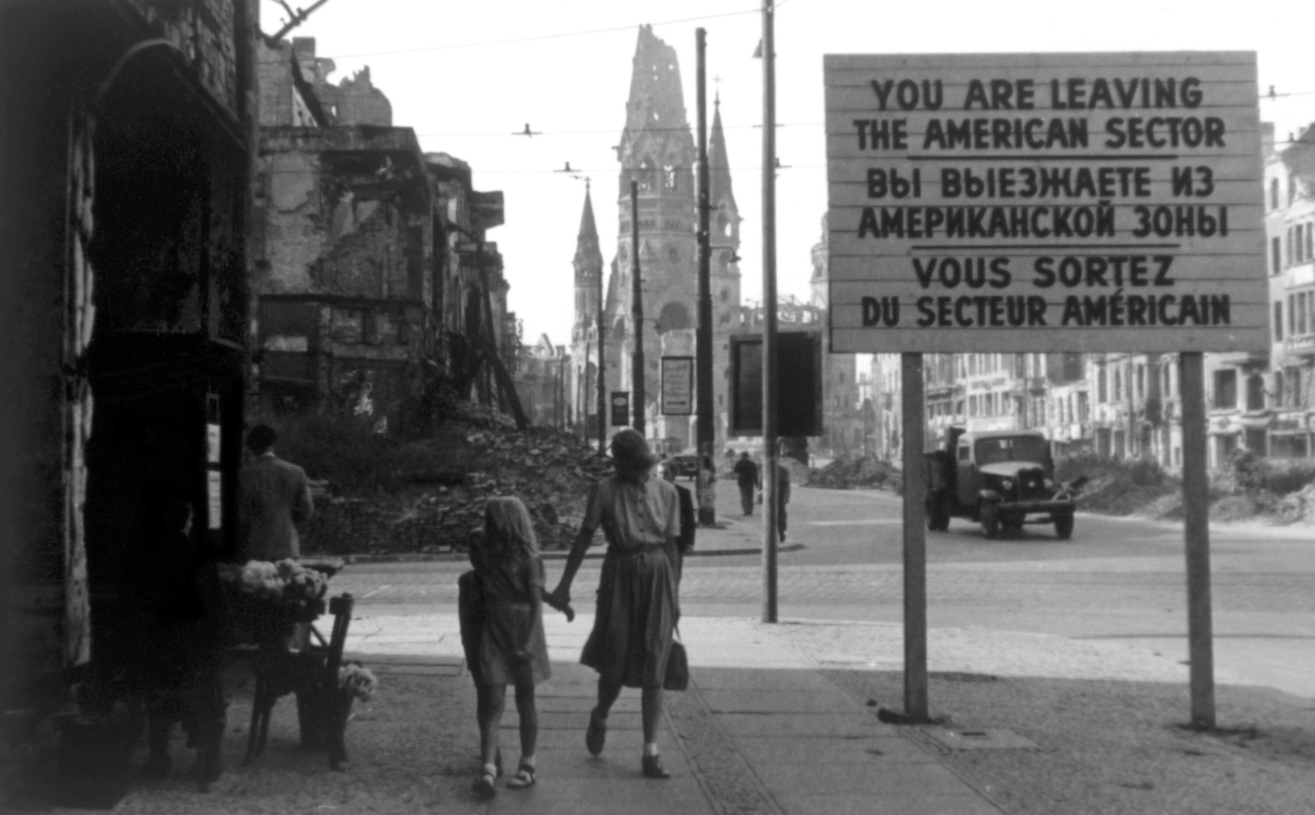 Berlin nach dem Krieg, 1945 wurde Berlin unter den Siegermächten in vier Sektoren aufgeteilt. Foto: Imago/Jerry Tavin/Everett Collection