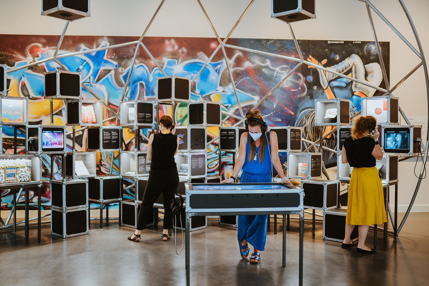 Die HipHop-Station ist eine der vielen interaktiven Stationen der Ausstellung "Berlin Global" im Humboldt Forum. Foto: Oana Popa Costea