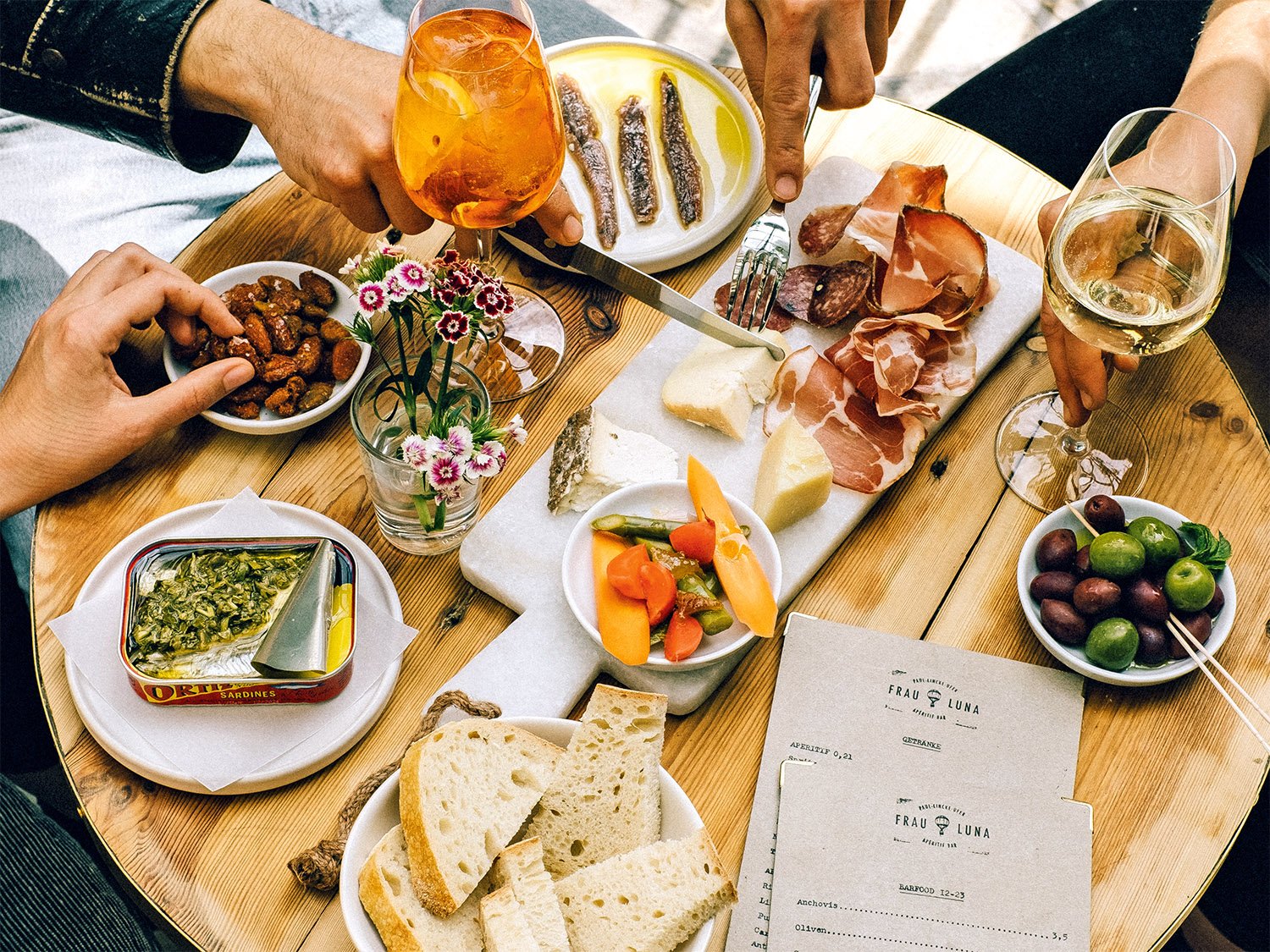 Apéro in Berlin Im Frau Luna am schönen Paul-Lincke-Ufer wird man mit dem jedem Happen hungriger.